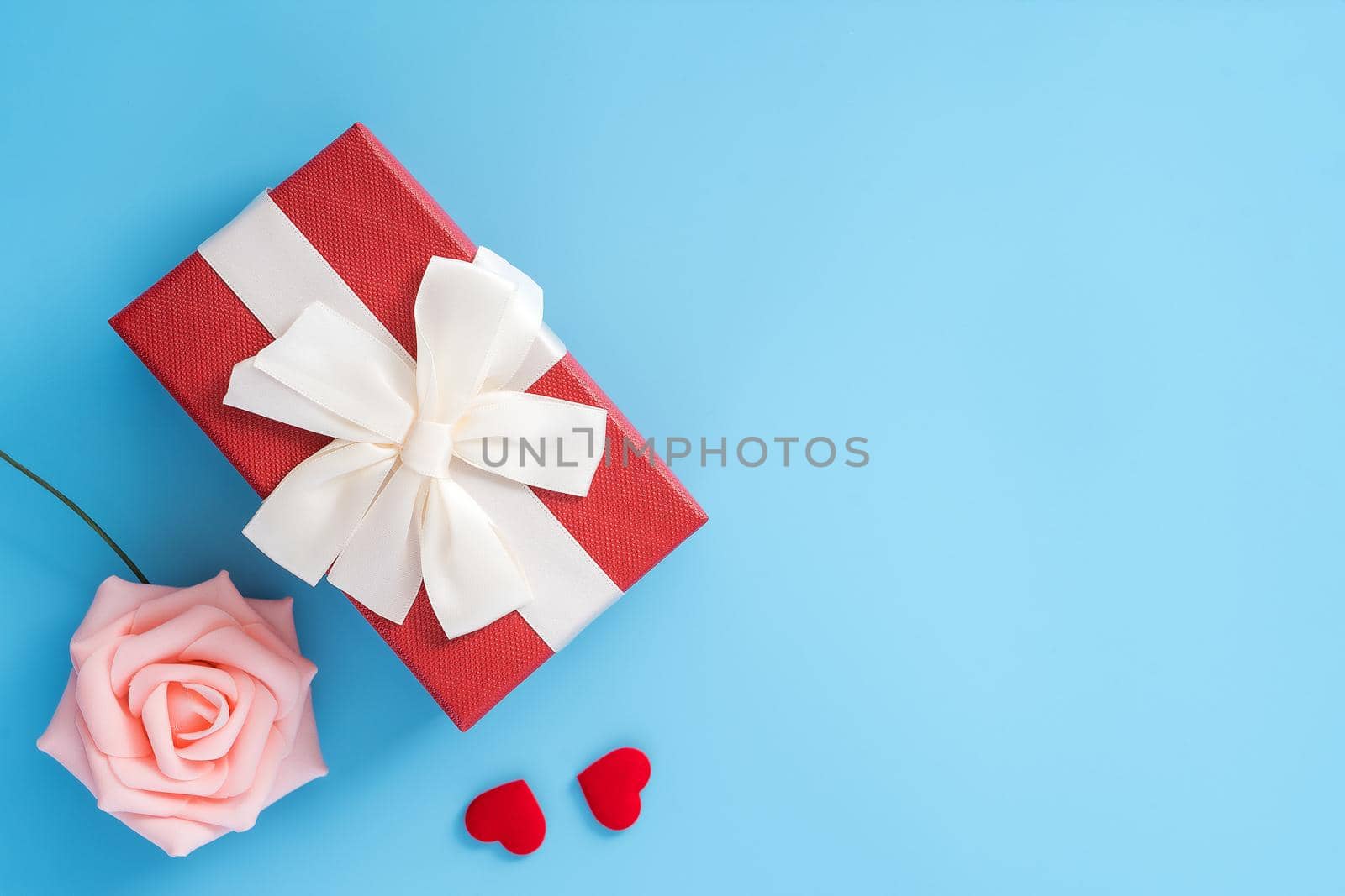 Concept of beautiful Valentine's day, anniversary, mother's day and birthday present and greetings on blue background, copyspace, topview, mockup