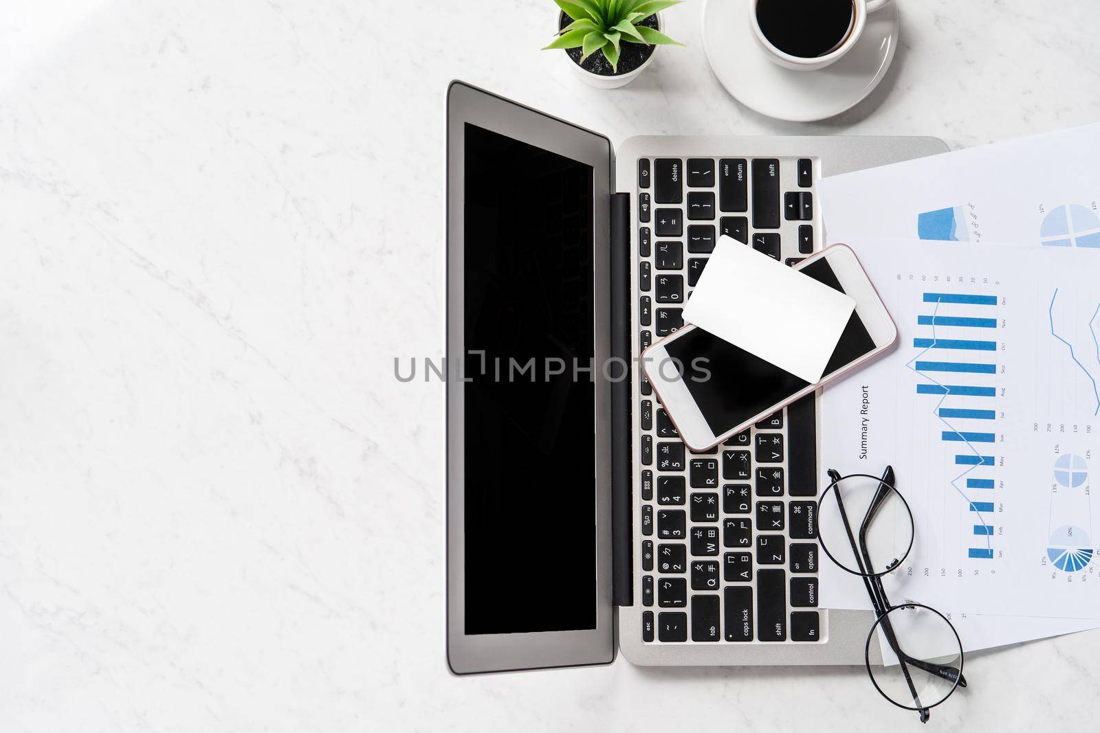 Online purchase concept, mock up card with fashion office desk computer isolated on beautiful marble background, workspace design, top view, flat lay, copy space, closeup