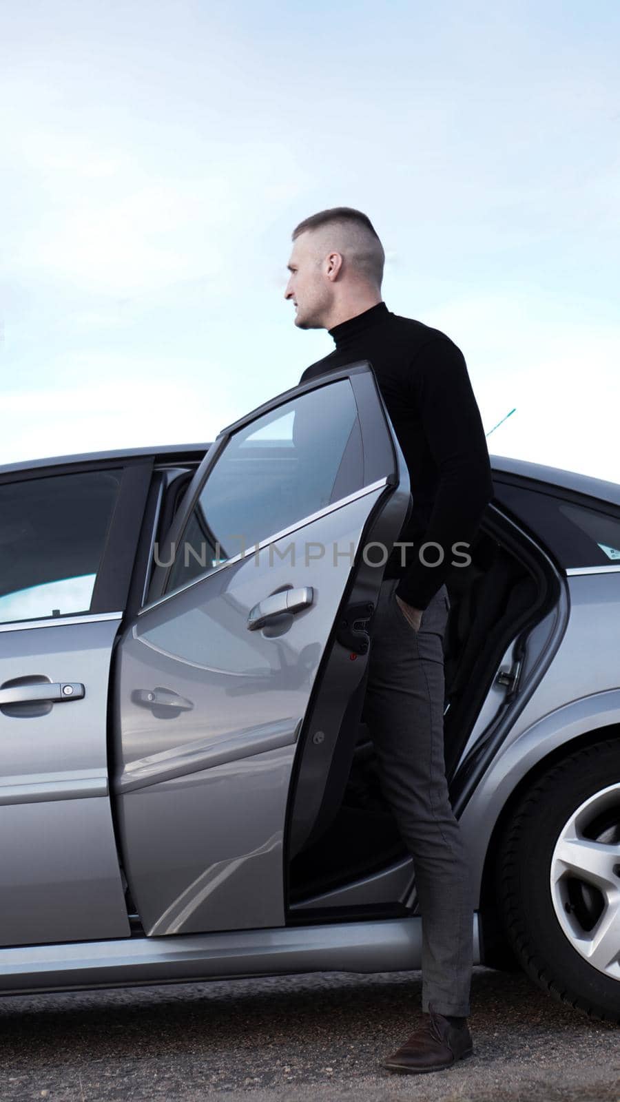 Handsome young man near the car. Luxury life.