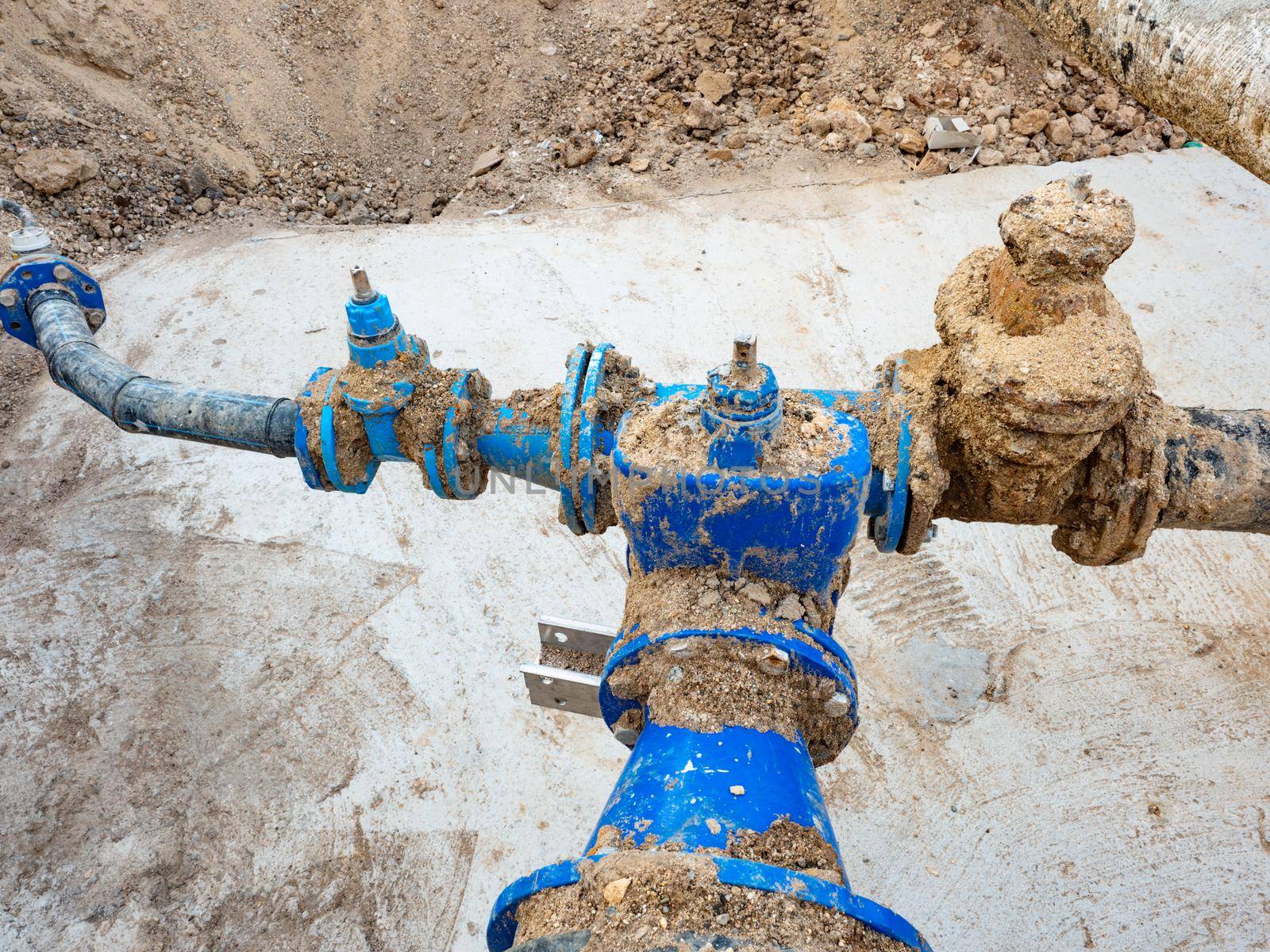 Pipeline with valves connect pumps used to transfer fresh water at public utility by rdonar2