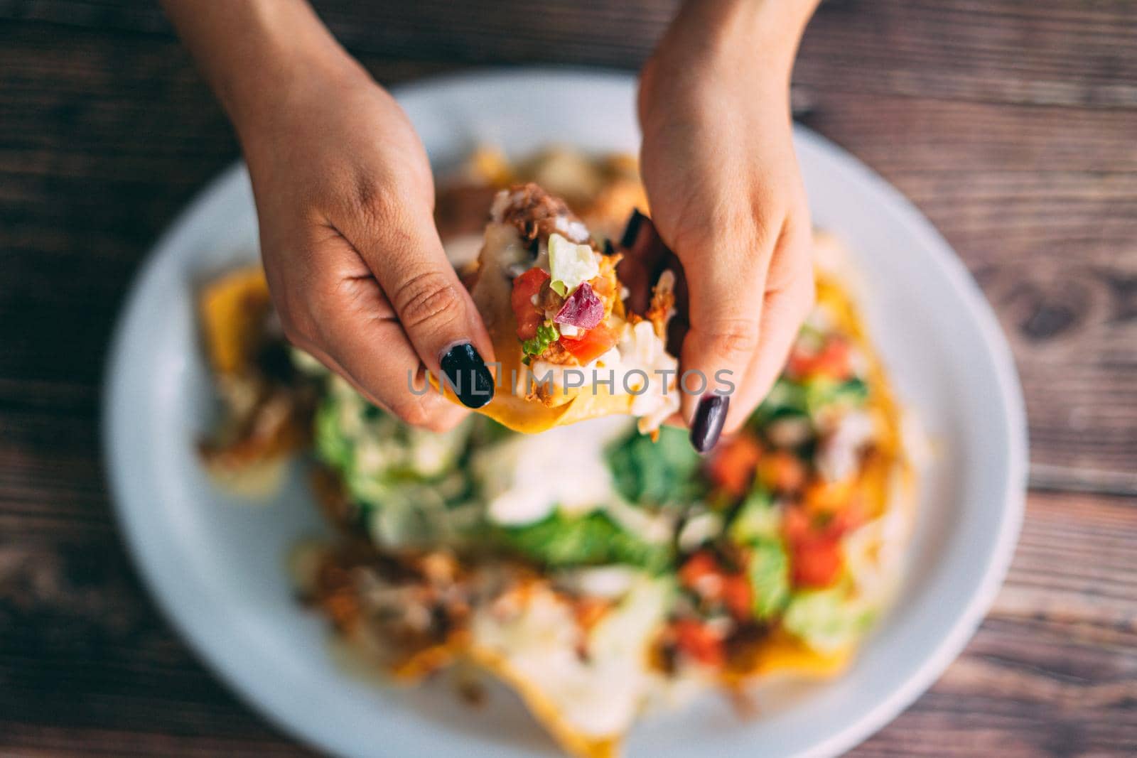 A plate of creamy nachos snack