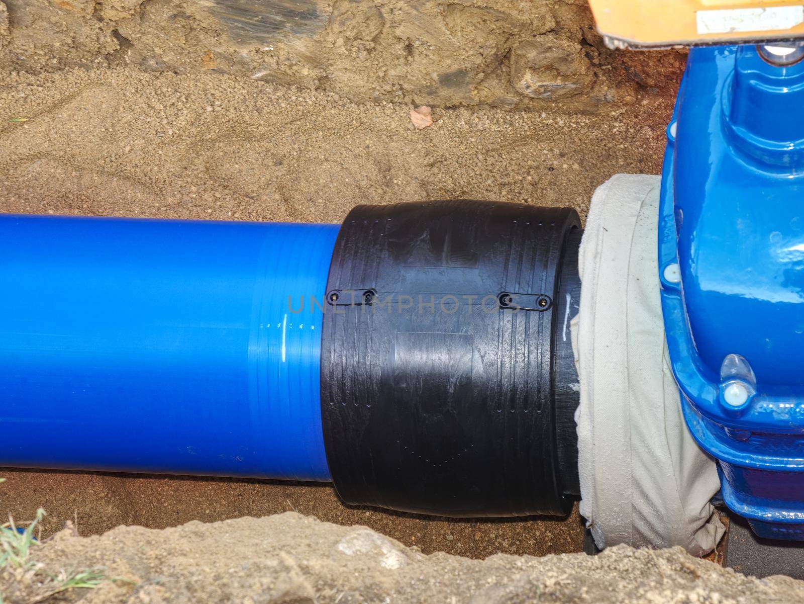 Welding of water supply plastic tubes excavation pit by rdonar2