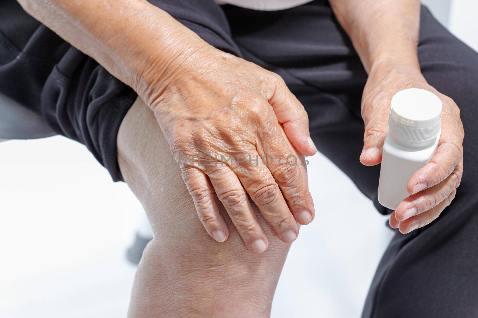 Knee Pain, Functional Impairment in Elderly by toa55