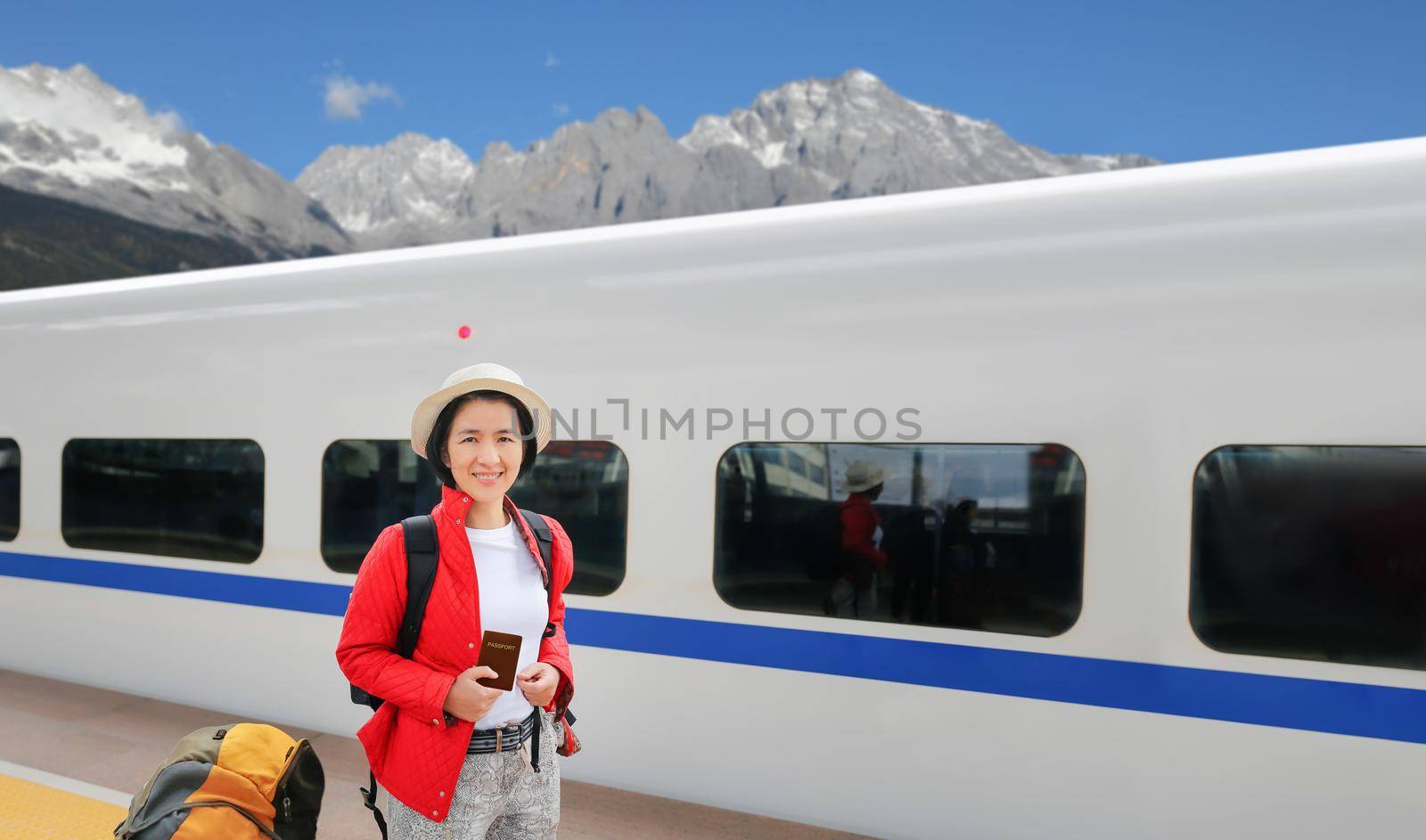 ‎Solo travelling , middle aged asian female tourist travel with high-speed train by toa55