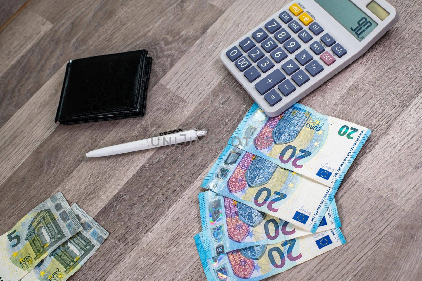 business in the office with euro banknote by carfedeph