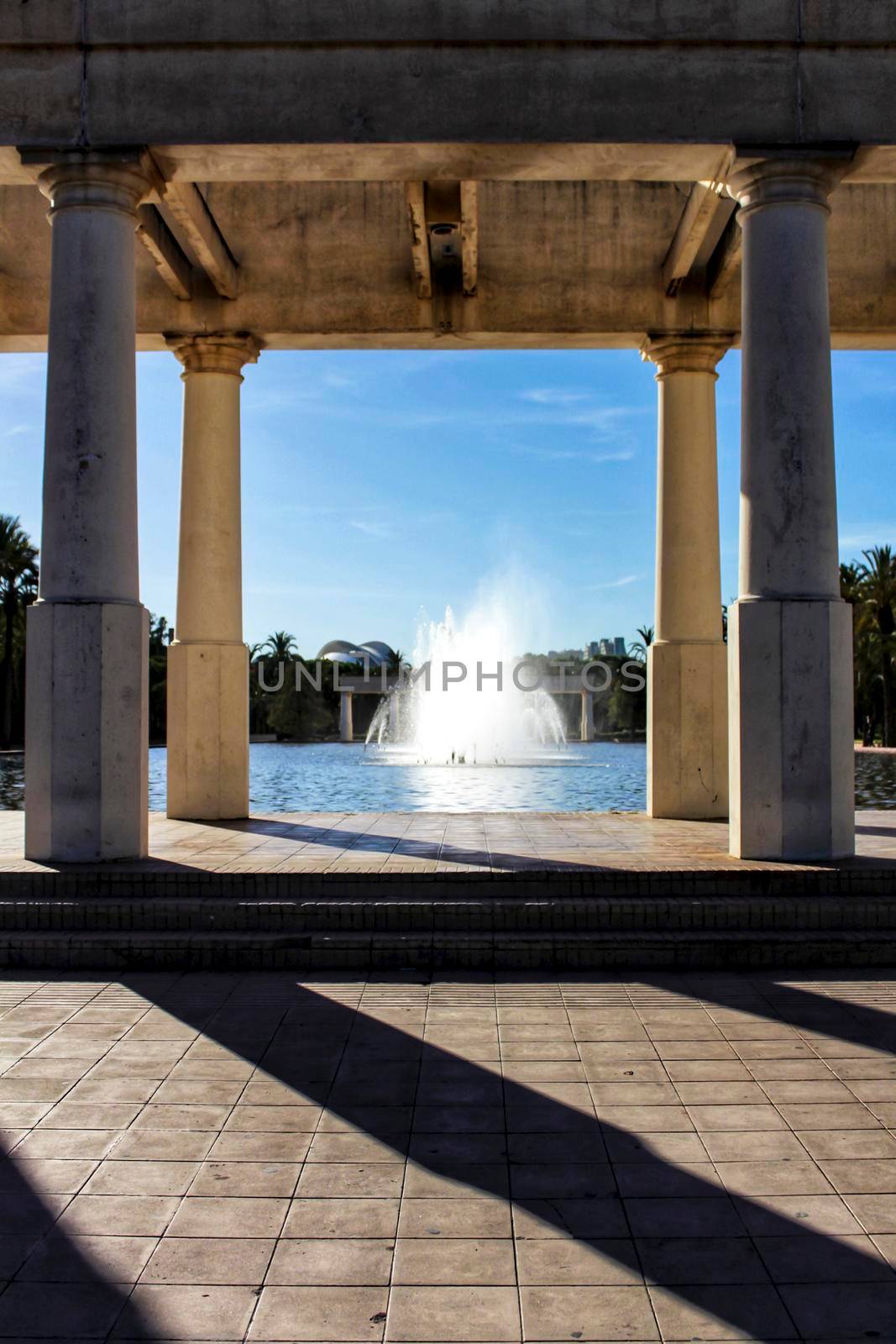 Colossal Fountain with monumental pillars in Valencia