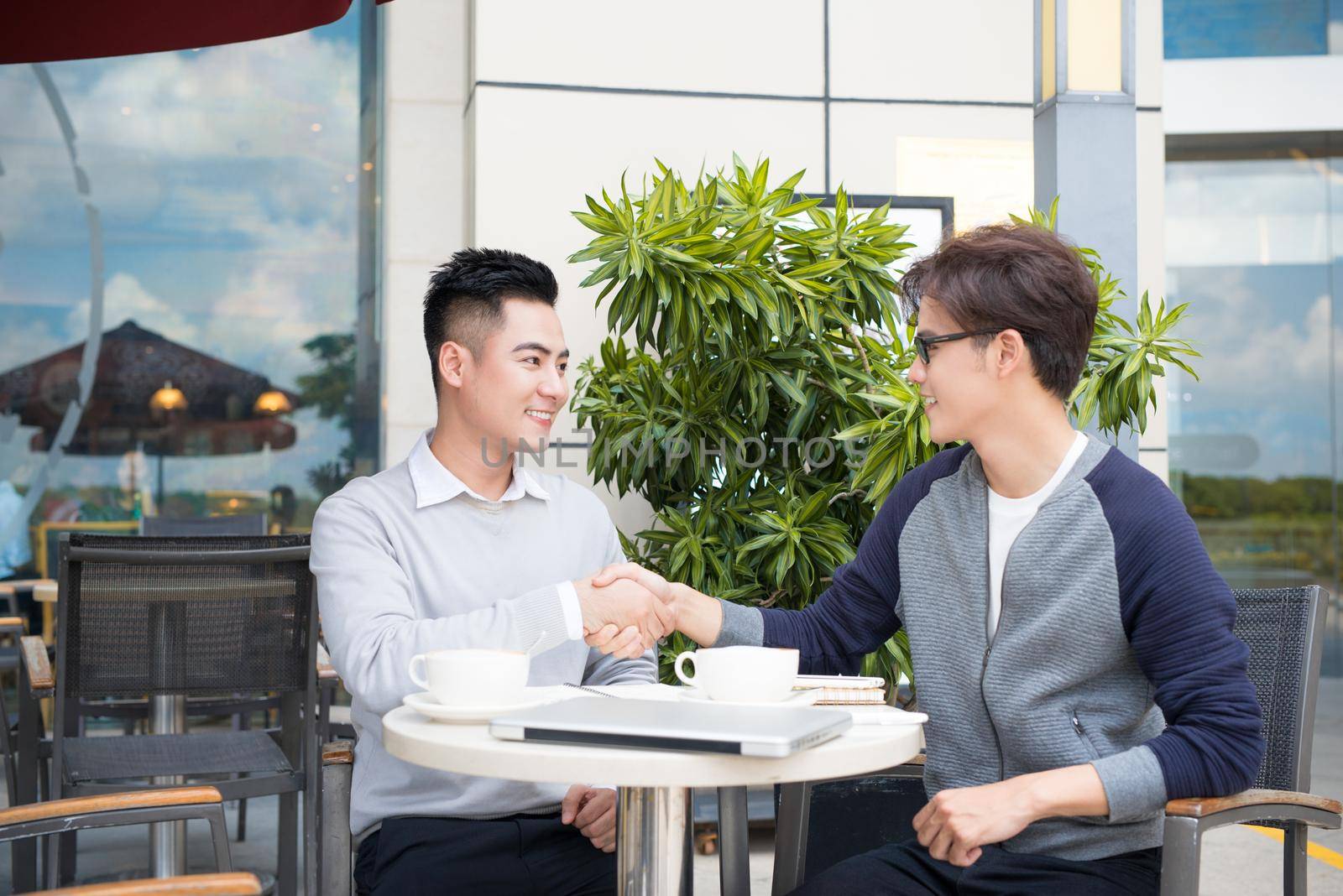 Businessman shaking hands to seal a deal with his partner