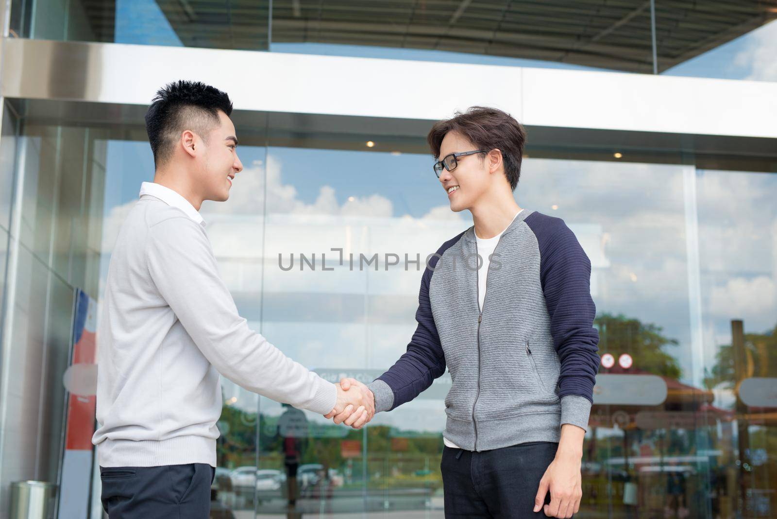 Businessman shaking hands to seal a deal with his partner