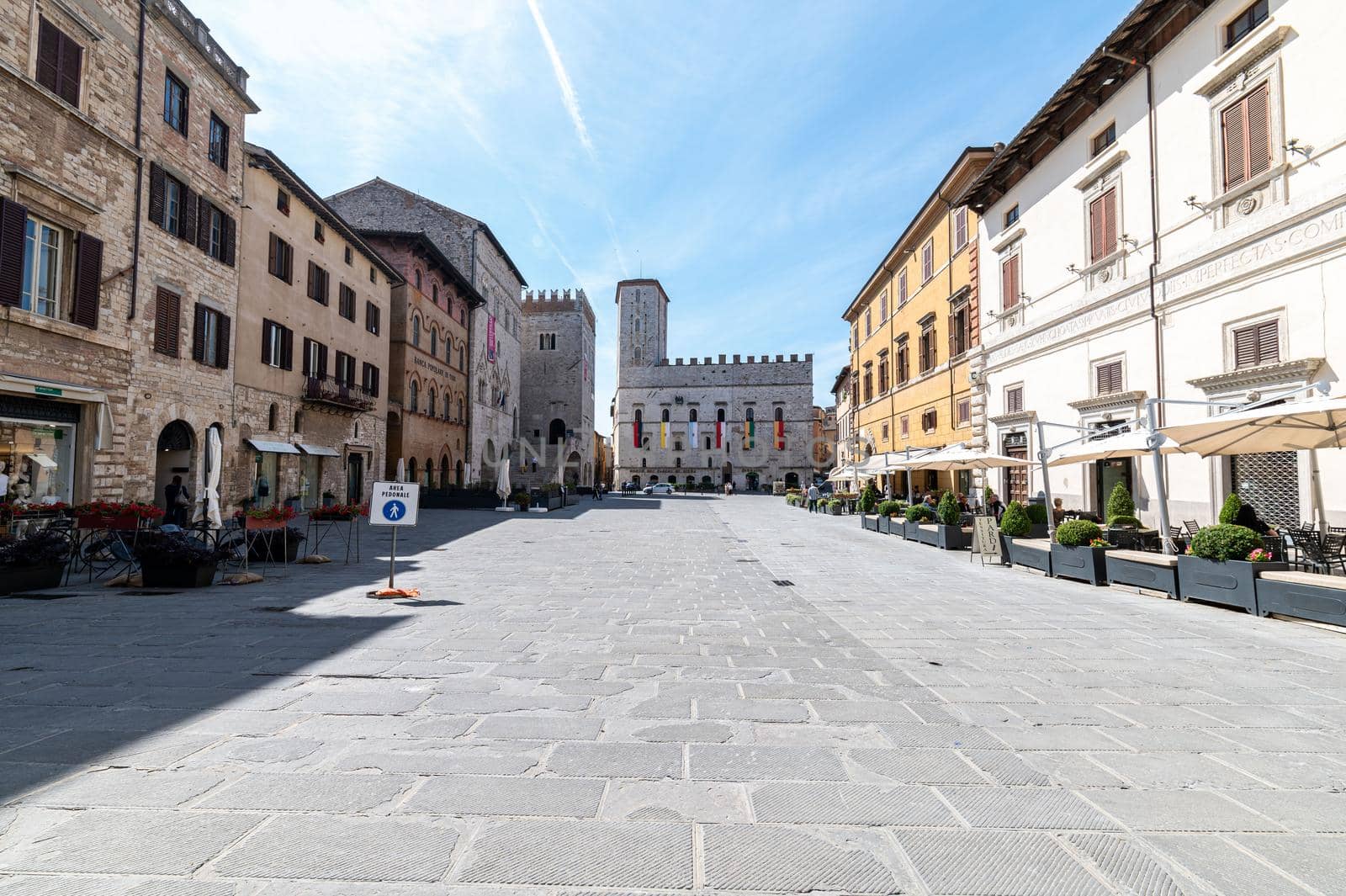 piazza del popolo in the center of the town of todi by carfedeph