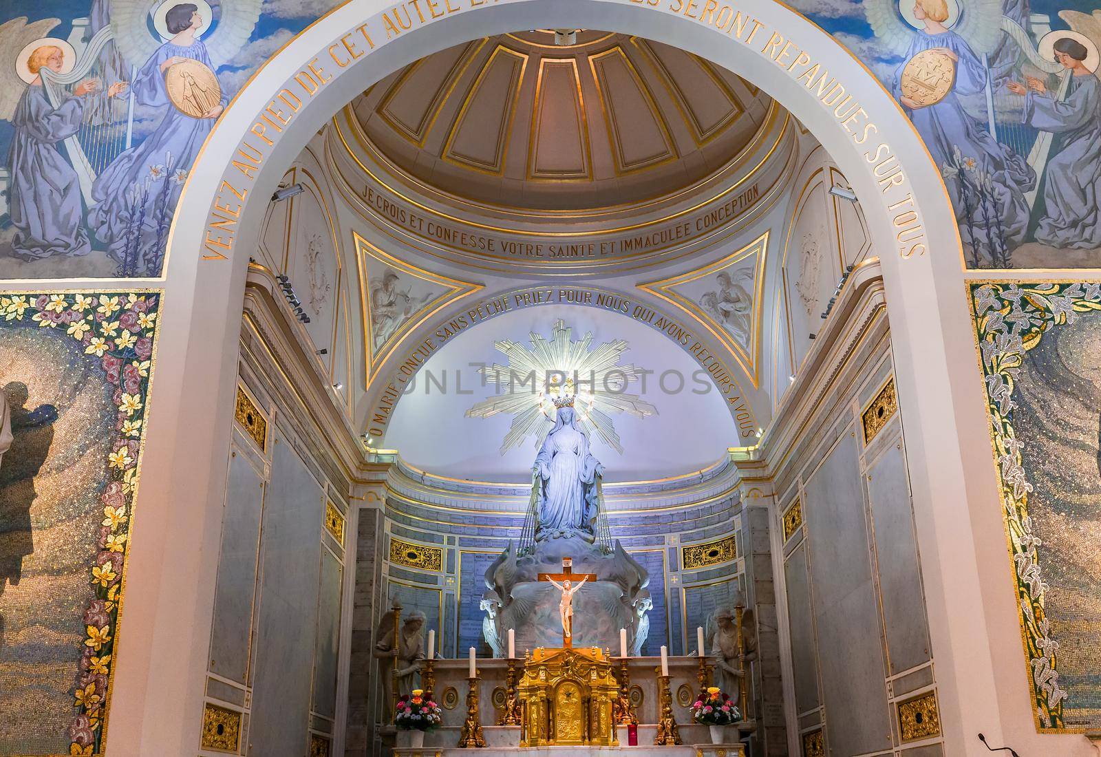 PARIS, FRANCE, SEPTEMBER 08, 2016 : interiors and details of Chapel of Our Lady of the Miraculous Medal, september 08, 2016, in Paris, France