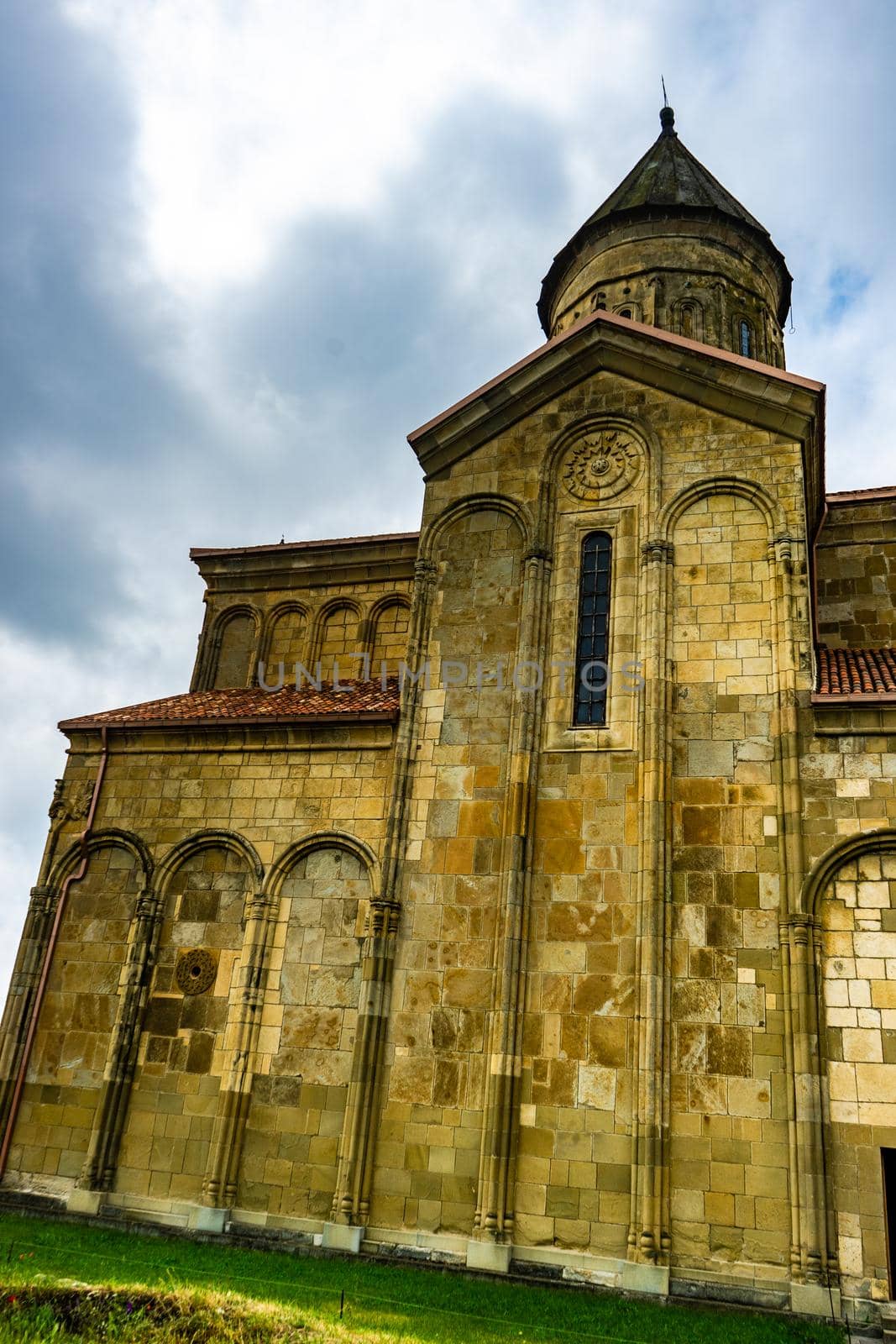 Famous travel landmark of Samtavisi cathedral by Elet