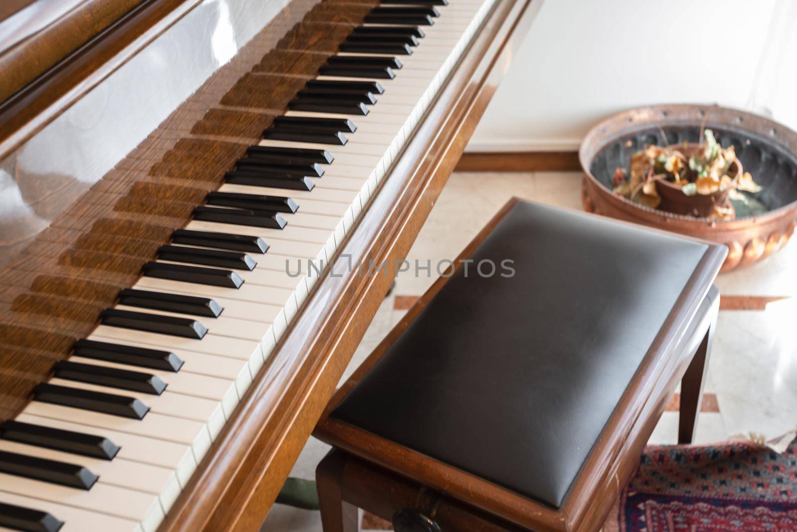 Old piano by germanopoli