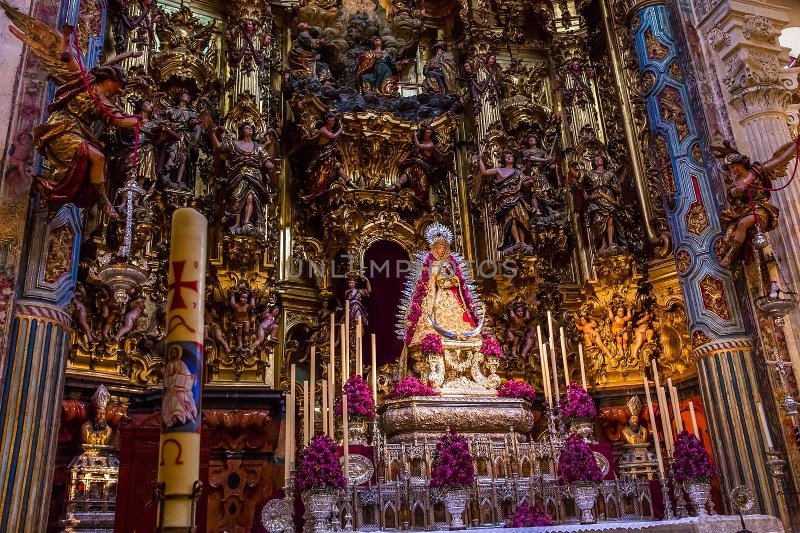 SEVILLE, ANDALUSIA, SPAIN, MAY, 21, 2017 : interiors  of  El Salvador church, may 21, 2017, in Seville, andalusia, spain