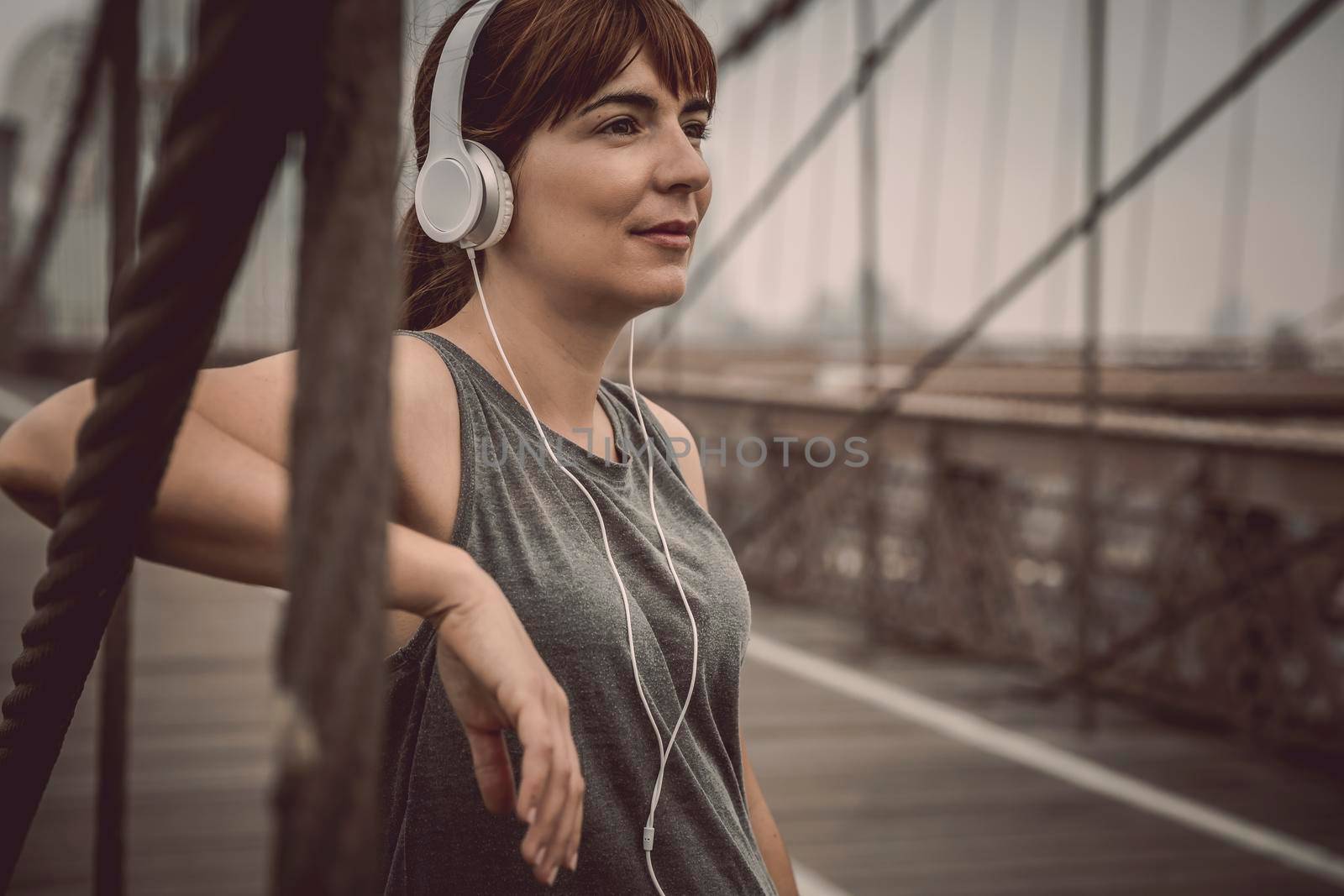 Woman on the Brooklyn bridge making a pause after the exercise
