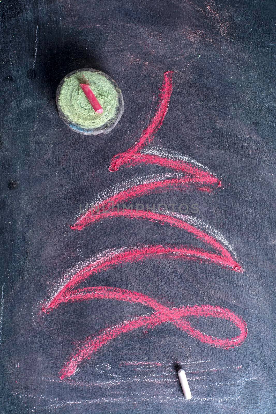 Graphical representation of a Christmas tree drawn with chalk on blackboard