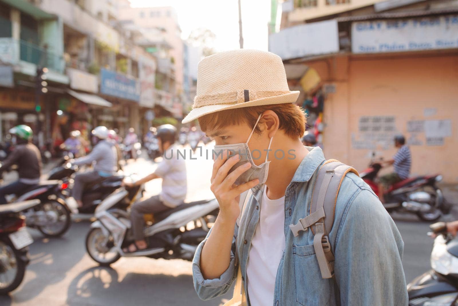 Vietnamese wearing face masks due to the pollution situation in Ho Chi Minh city by makidotvn