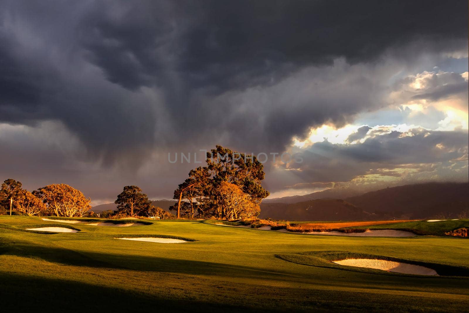 coastline golf course in California by photogolfer