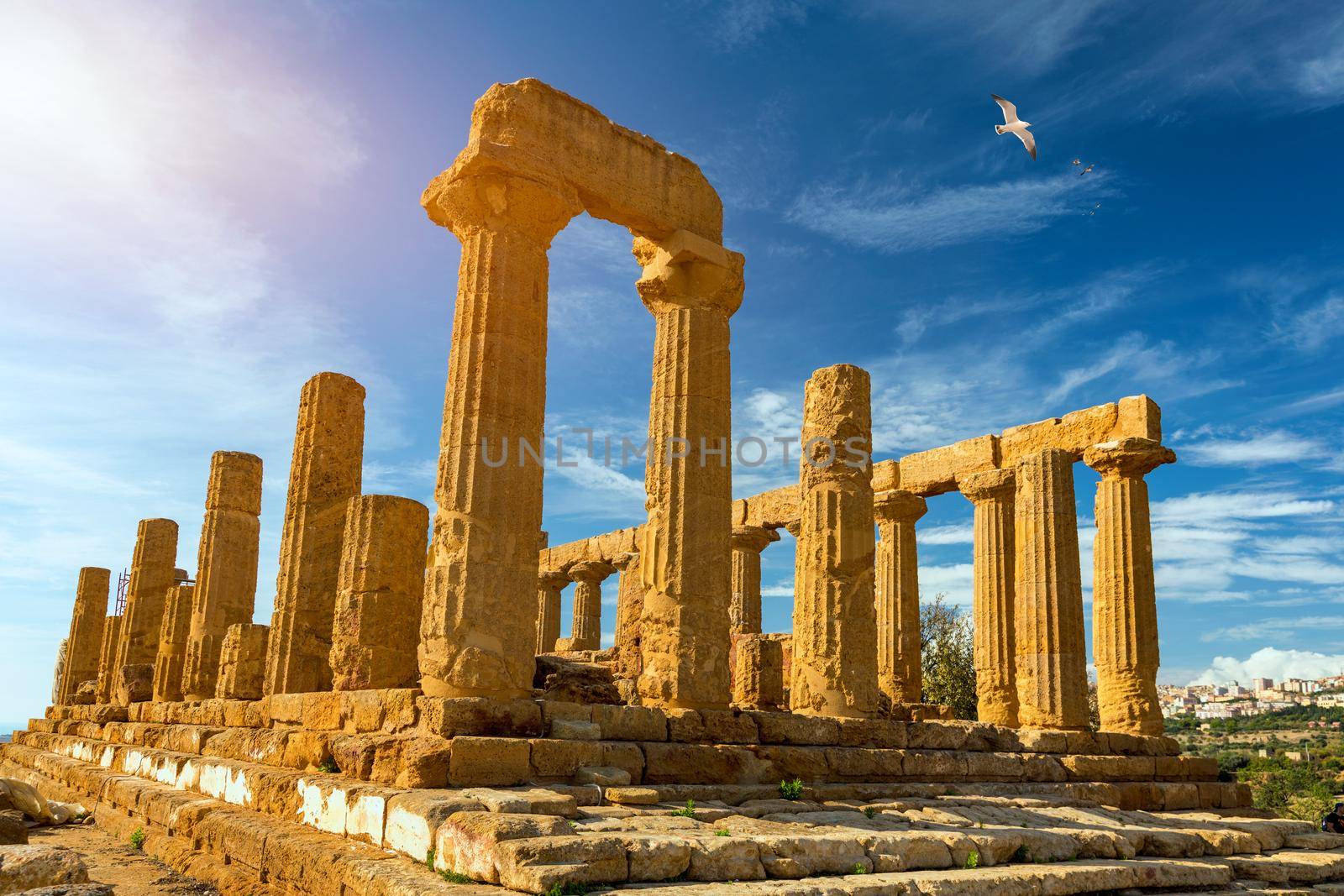 The greek temple of Juno in the Valley of the Temples, Agrigento, Italy. Juno Temple, Valley of temples, Agrigento, Sicily.