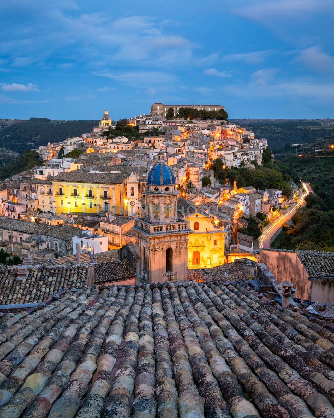 View of Ragusa (Ragusa Ibla), UNESCO heritage town on Italian island of Sicily. View of the city in Ragusa Ibla, Province of Ragusa, Val di Noto, Sicily, Italy. 