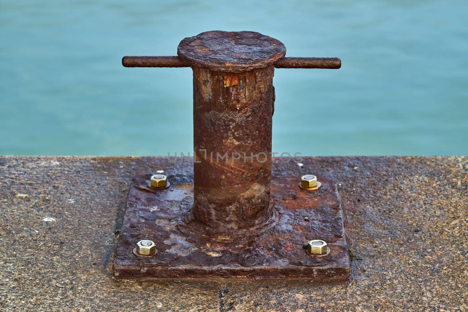 A heavily rusted samson post style single bitt mooring bollard for boats by ChrisWestPhoto