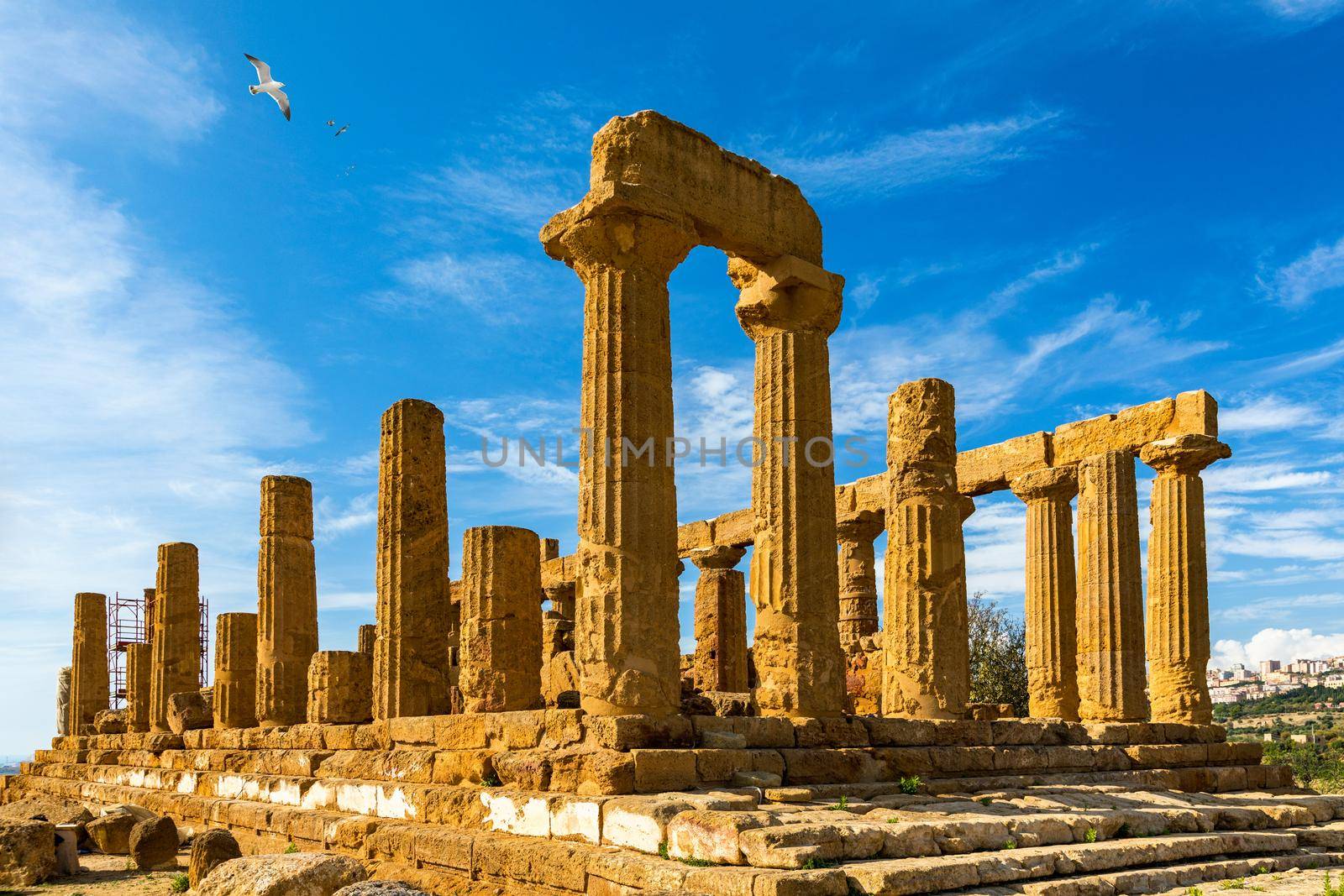 The greek temple of Juno in the Valley of the Temples, Agrigento, Italy. Juno Temple, Valley of temples, Agrigento, Sicily.