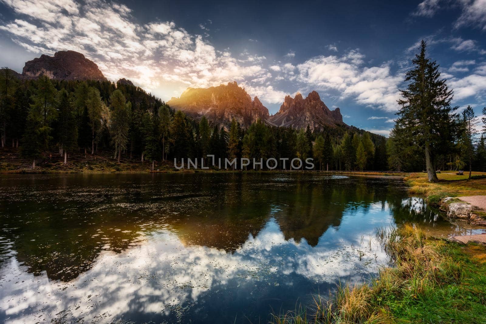Lake Antorno (Lago di Antorno) located in Dolomites area, Belluno Province, Italy. Lake Antorno, Three Peaks of Lavaredo, Lake Antorno and Tre Cime di Lavaredo, Dolomites, Italy.