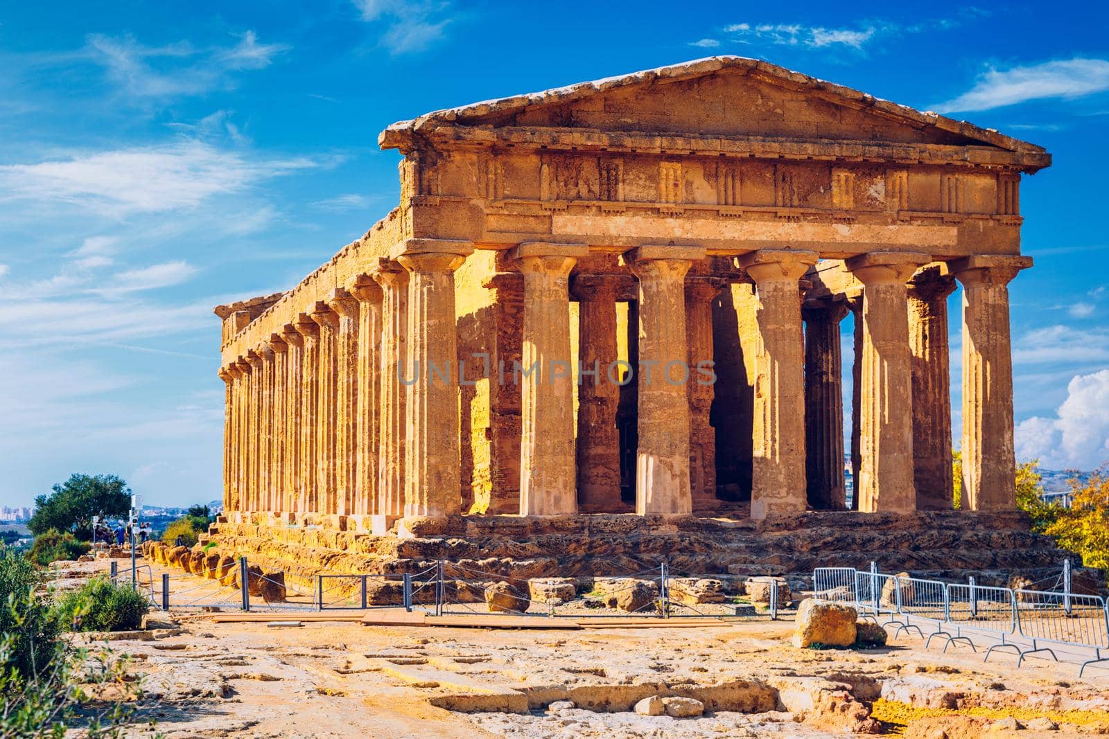 Valley of the Temples (Valle dei Templi), The Temple of Concordia, an ancient Greek Temple built in the 5th century BC, Agrigento, Sicily. Temple of Concordia, Agrigento, Sicily, Italy