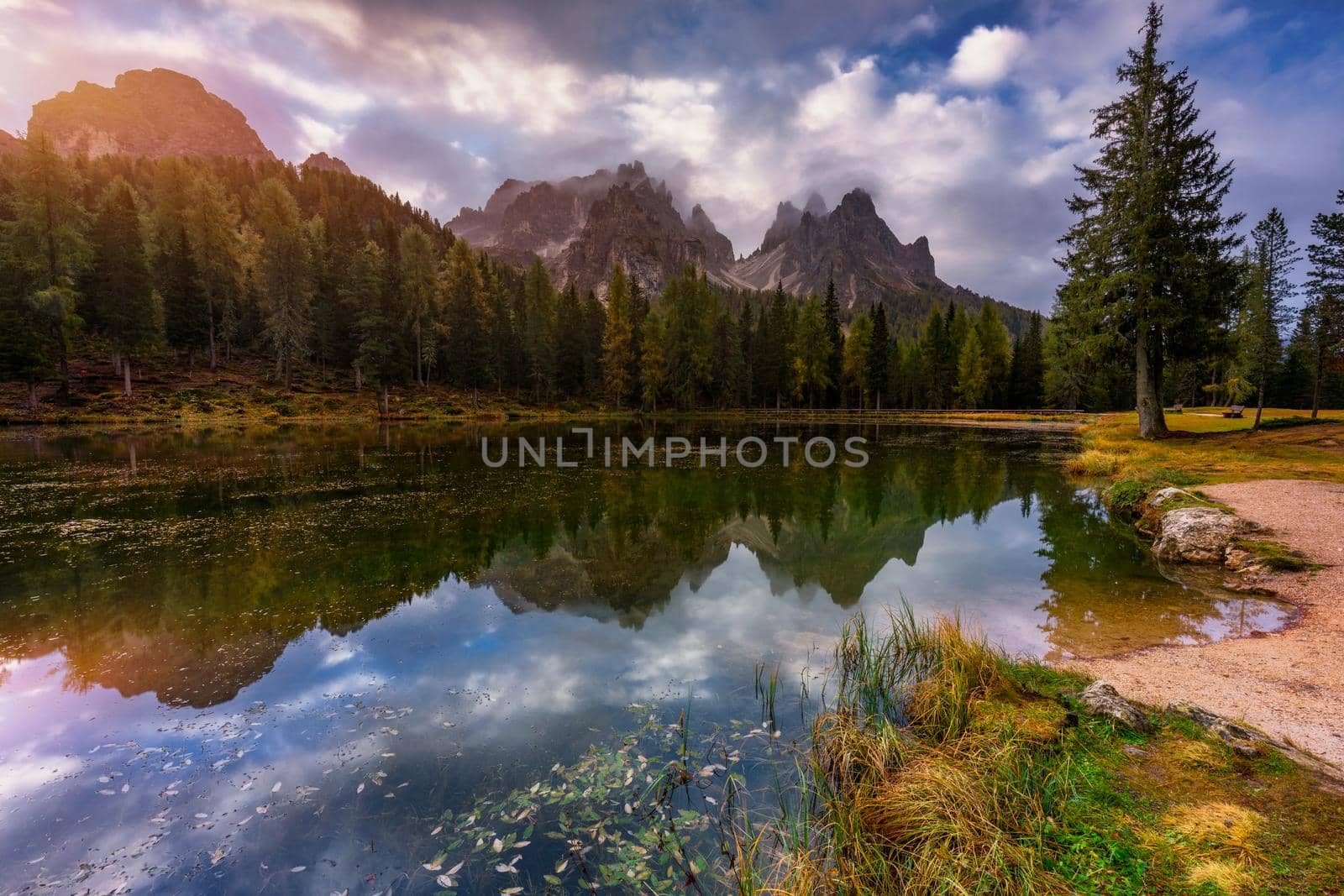Lake Antorno (Lago di Antorno) located in Dolomites area, Belluno Province, Italy. Lake Antorno, Three Peaks of Lavaredo, Lake Antorno and Tre Cime di Lavaredo, Dolomites, Italy.