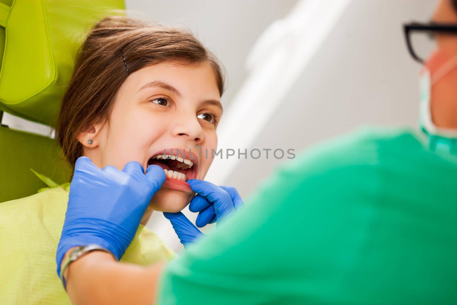 Child at dentist by djoronimo