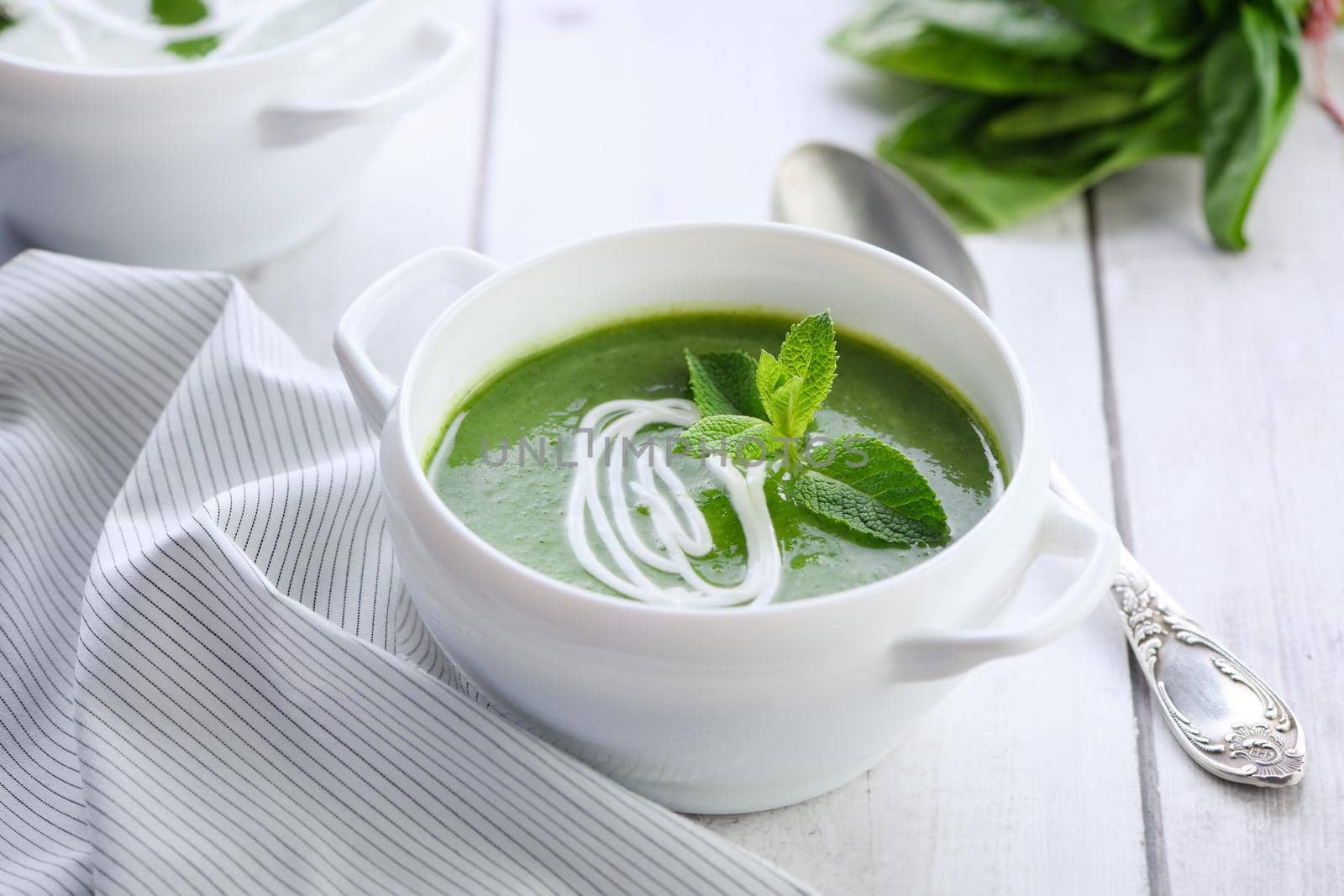 Spinach puree soup seasoned with cream and mint

