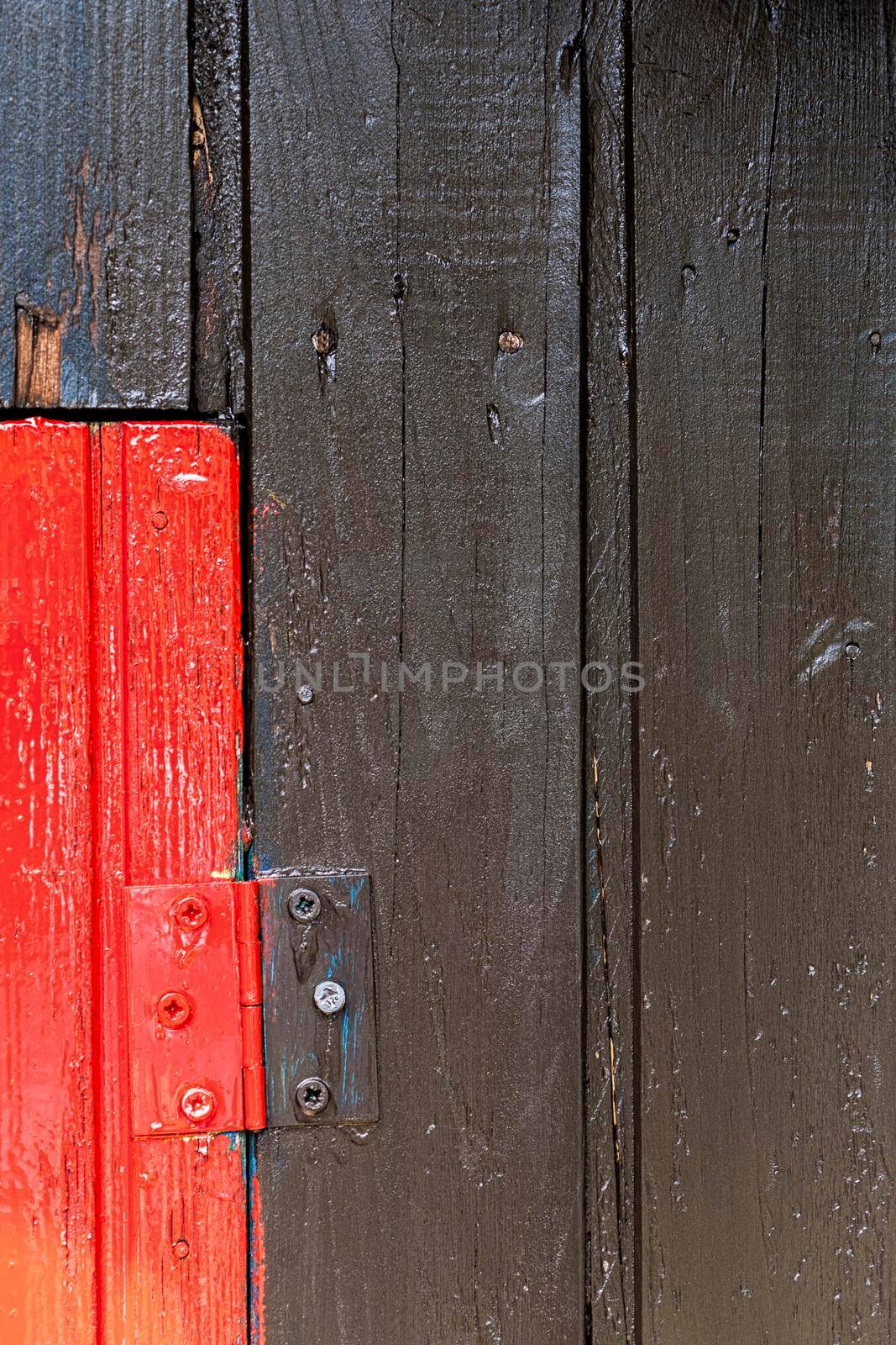 Red and black wooden wall with diferent color pattern.