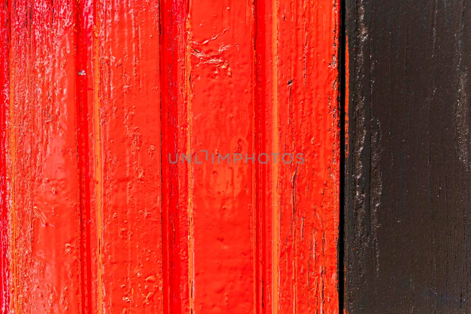 Red and black wooden wall with diferent color pattern.