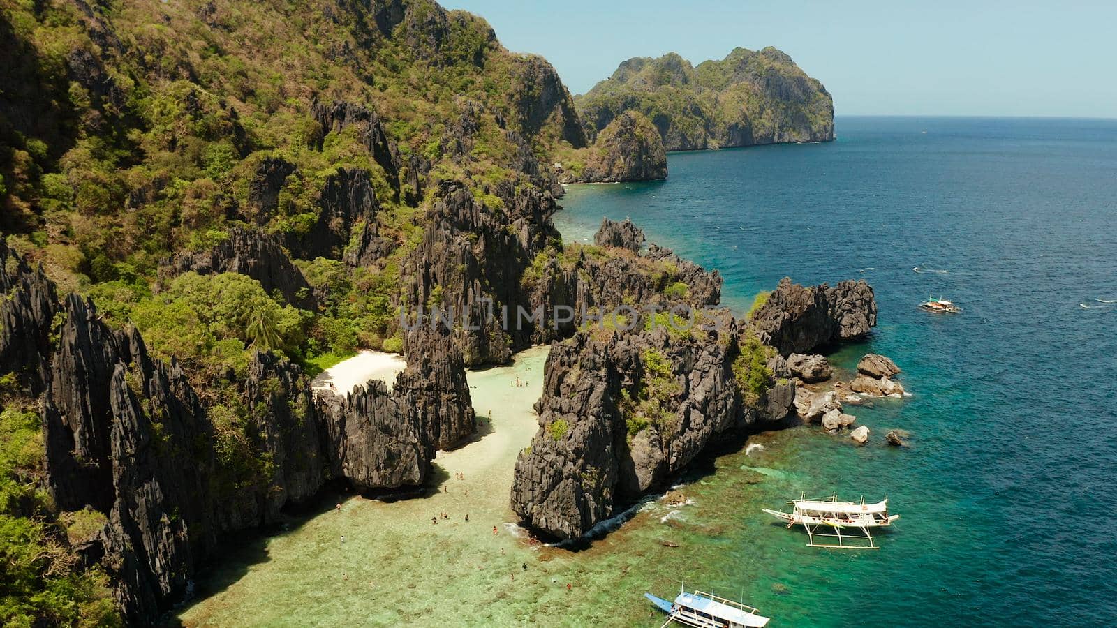 Tropical lagoon with sandy beach surrounded by cliffs. El nido, Philippines, Palawan. beautiful lagoon and karst scenery.