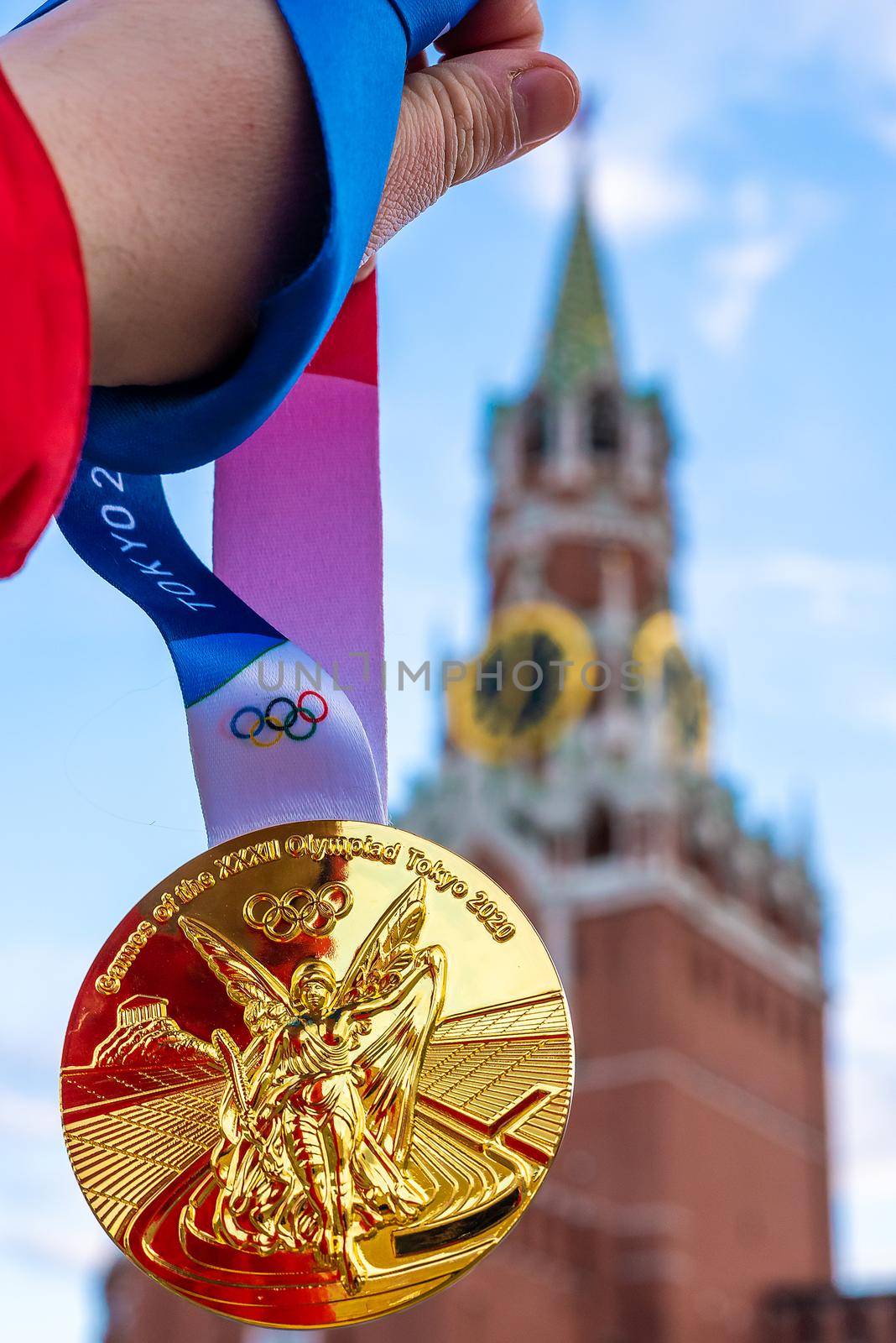 April 25, 2021, Moscow, Russia. Gold medal at the XXXII Summer Olympic Games, which will be held in Tokyo, against the backdrop of the Spasskaya Tower of the Moscow Kremlin.