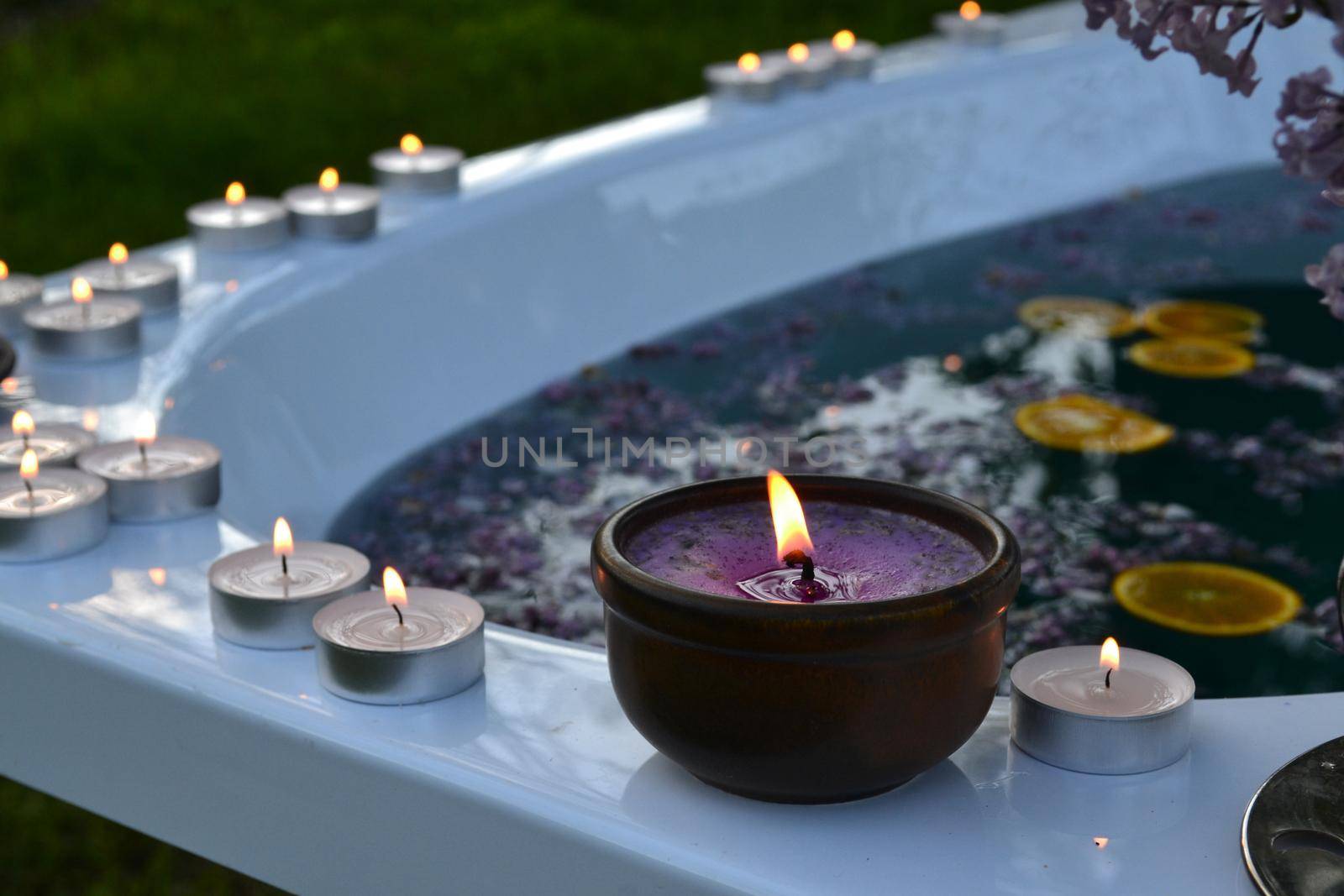 Relax backgroand with candles on the edge of a bathtub