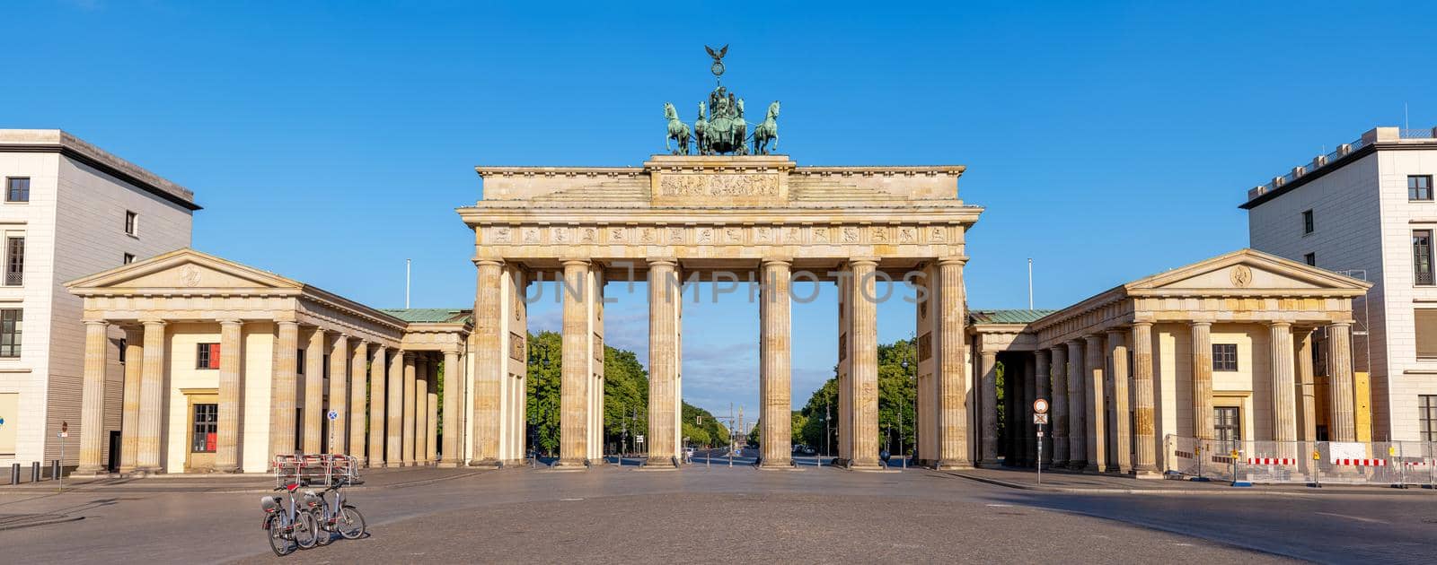 Panorama of the Brandenburg Gate in Berlin by elxeneize