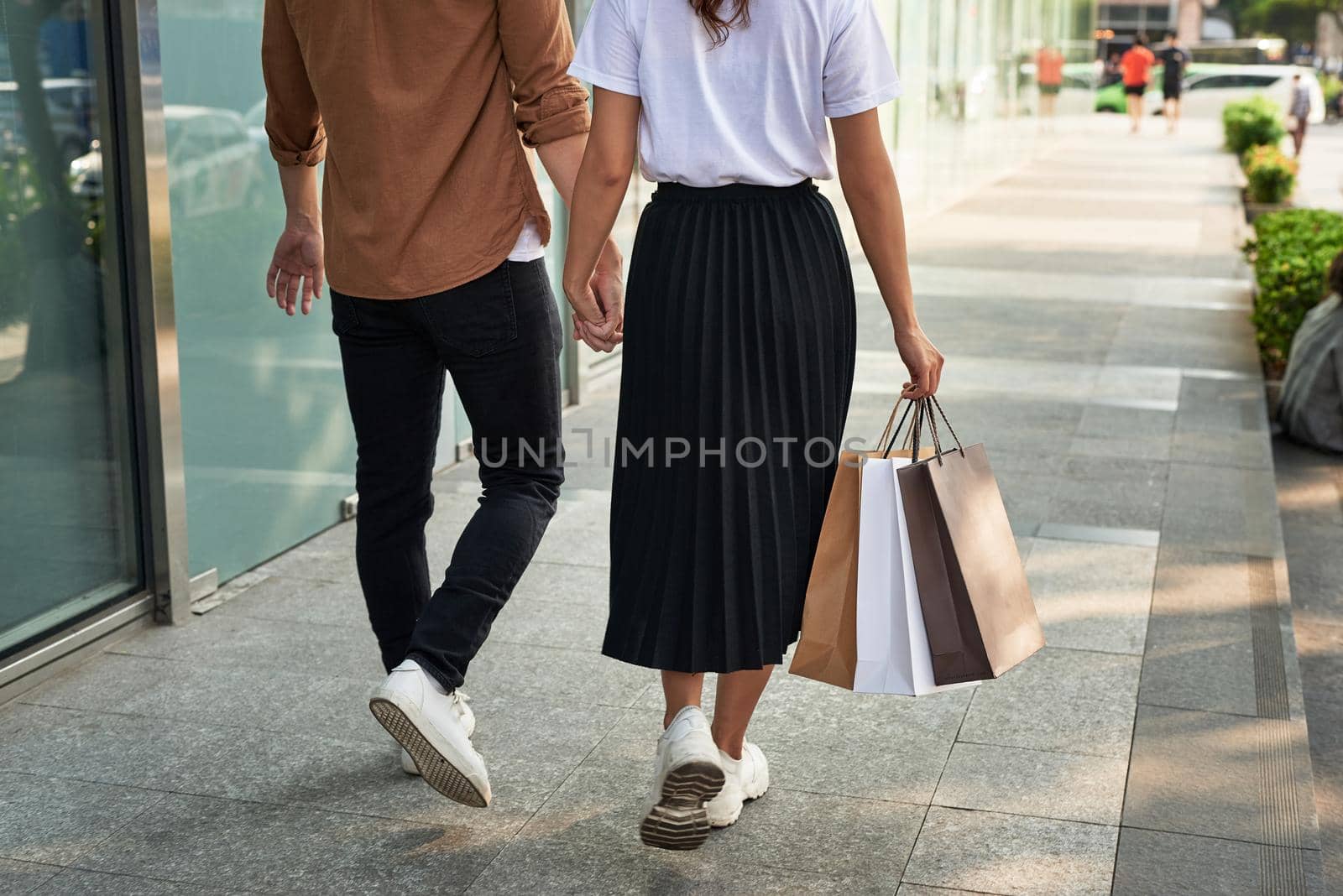 Young happy couple with shopping bags in the city.