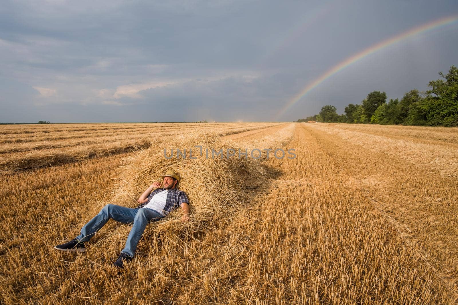 Relaxing after harvesst by djoronimo