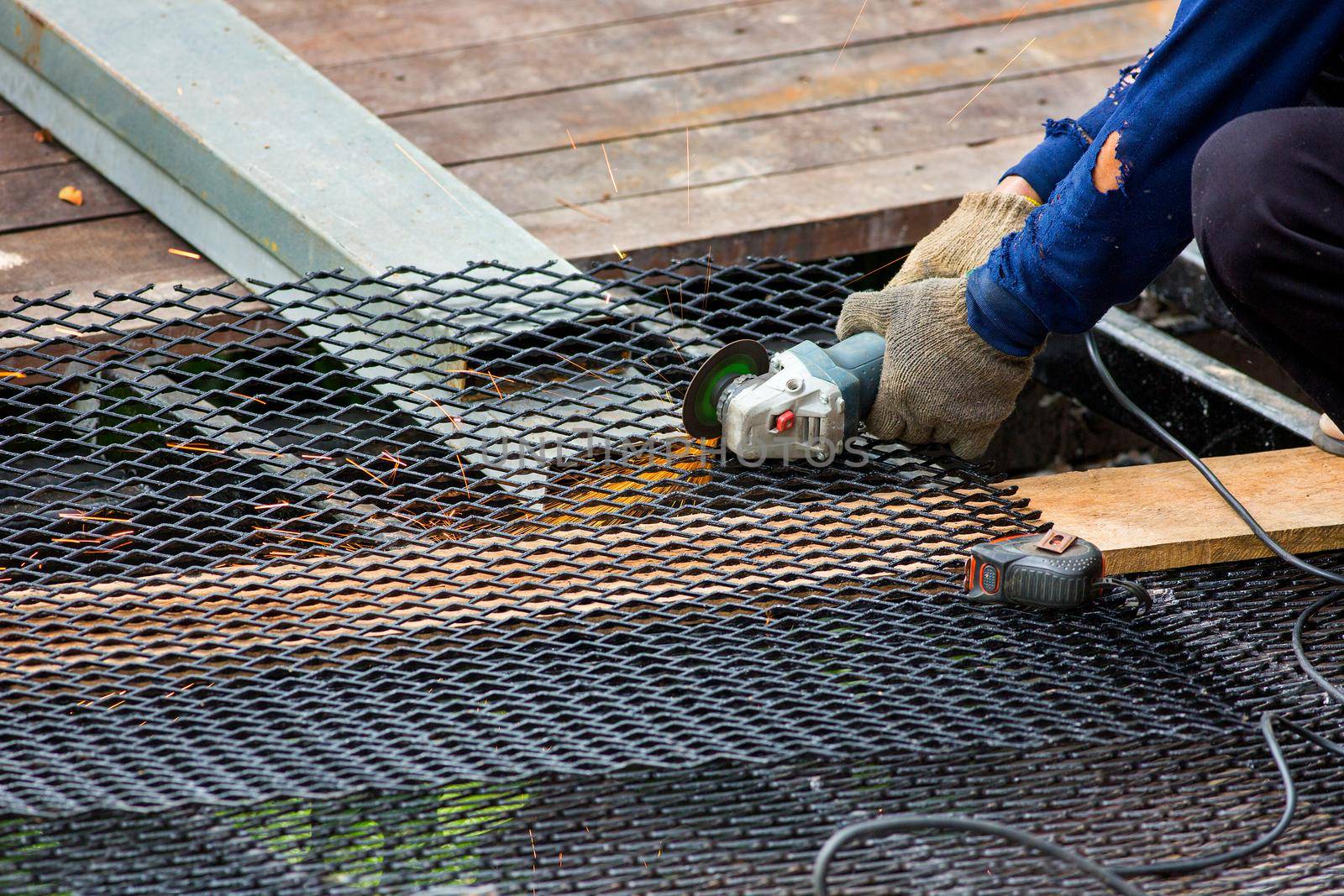 worker used cutting machine to cut iron mesh