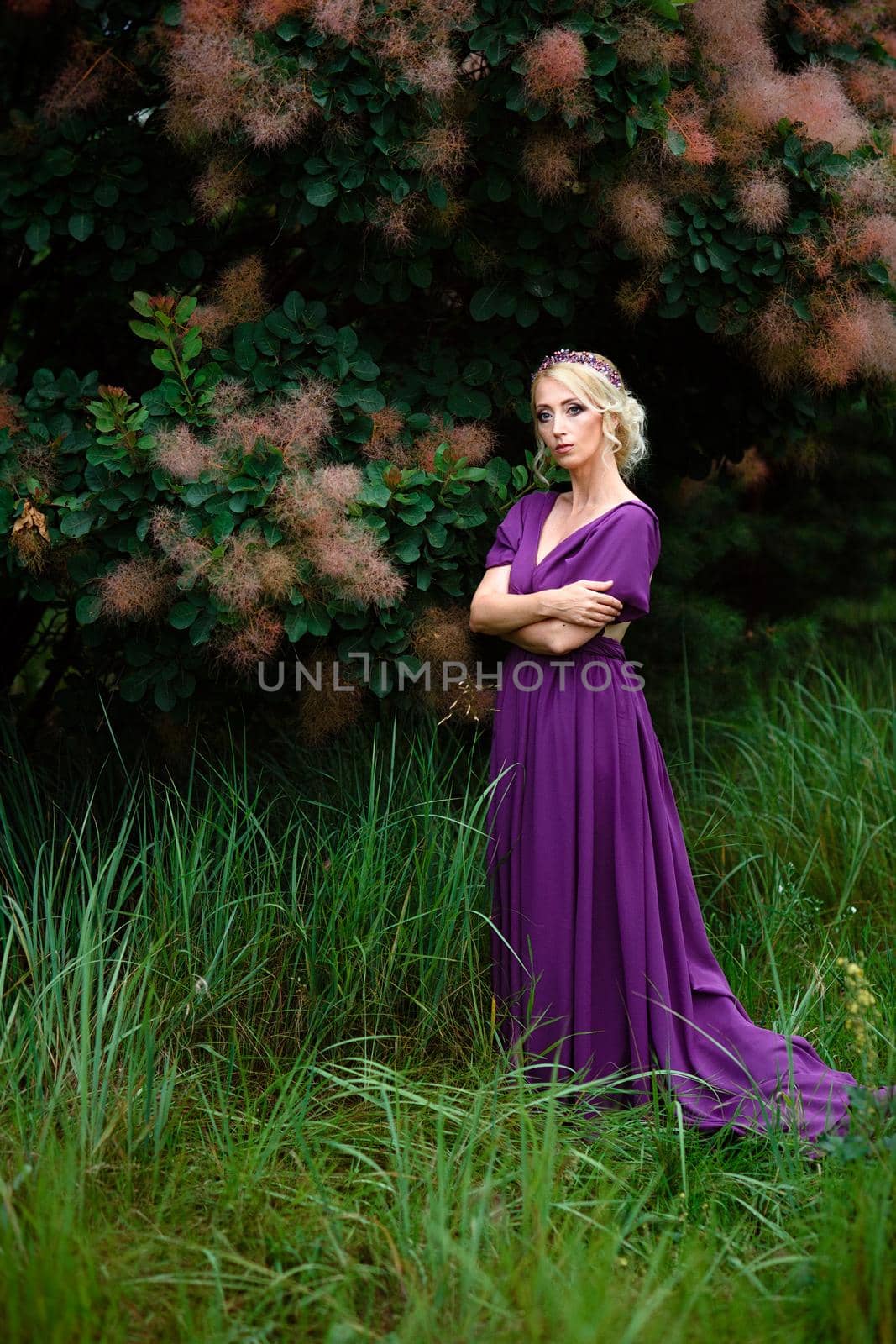 Girl model blonde in a lilac dress with a bouquet by Andreua