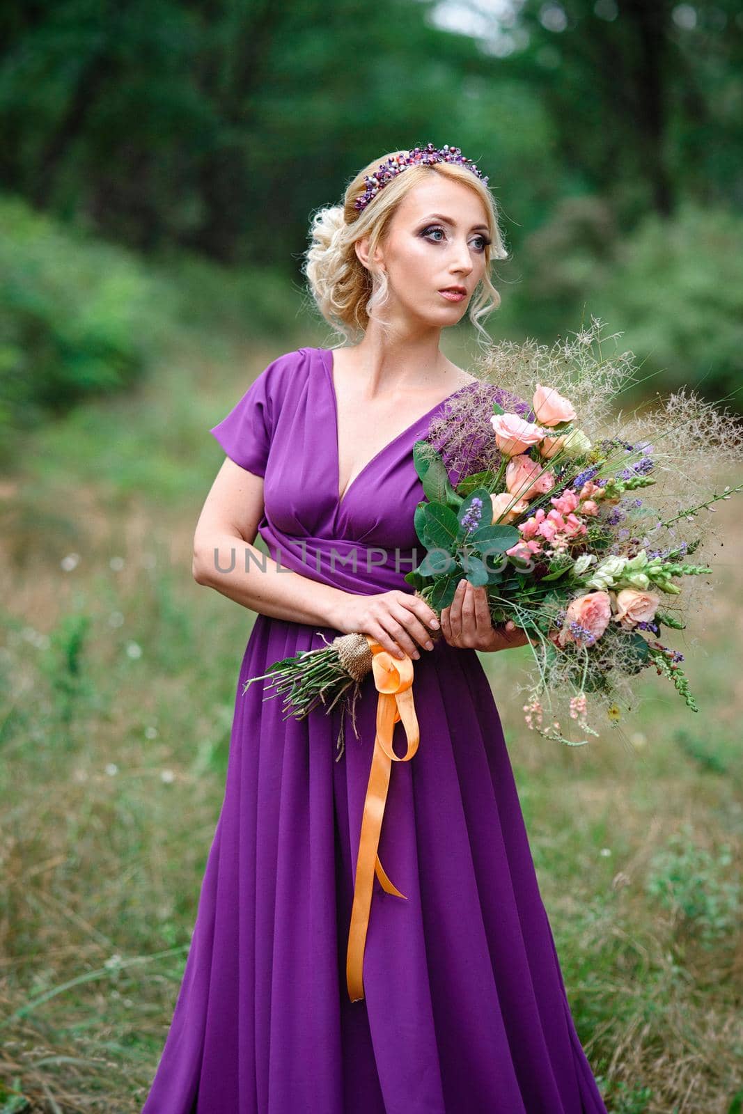 Girl model blonde in a lilac dress with a bouquet by Andreua