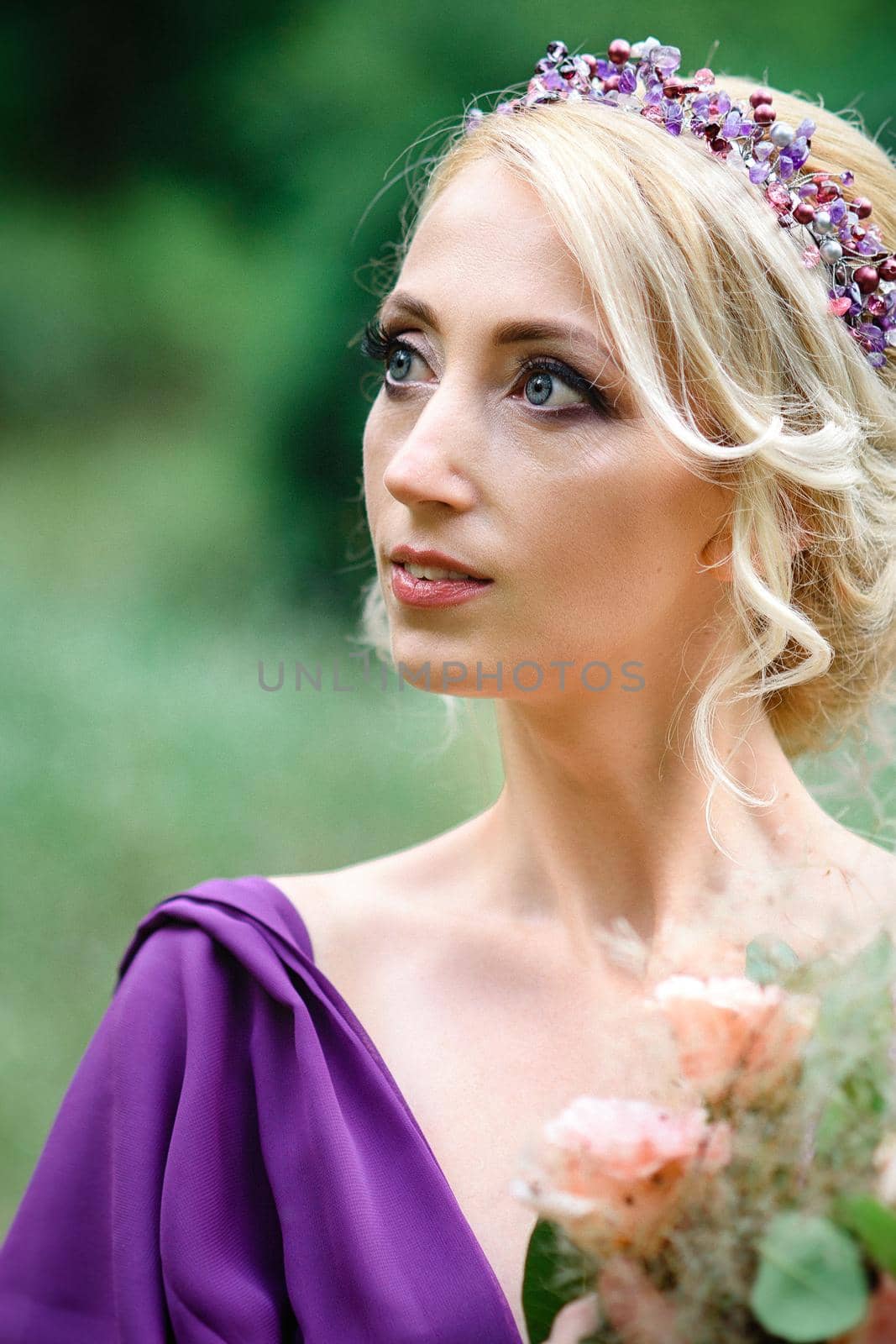 Girl model blonde in a lilac dress with a bouquet by Andreua