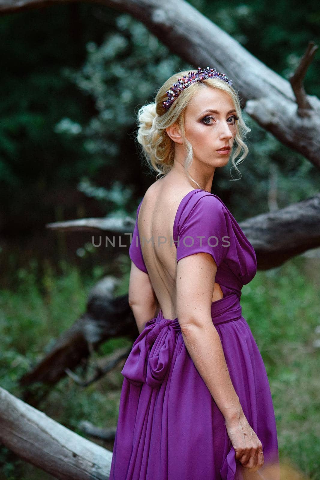 Girl model blonde in a lilac dress with a bouquet by Andreua