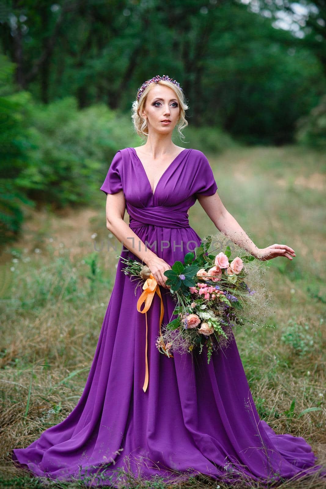 Girl model blonde in a lilac dress with a bouquet by Andreua