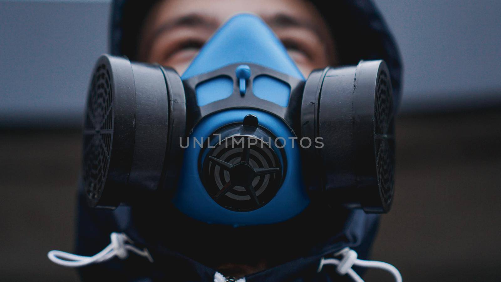 Protection respirator half mask for toxic gas by natali_brill