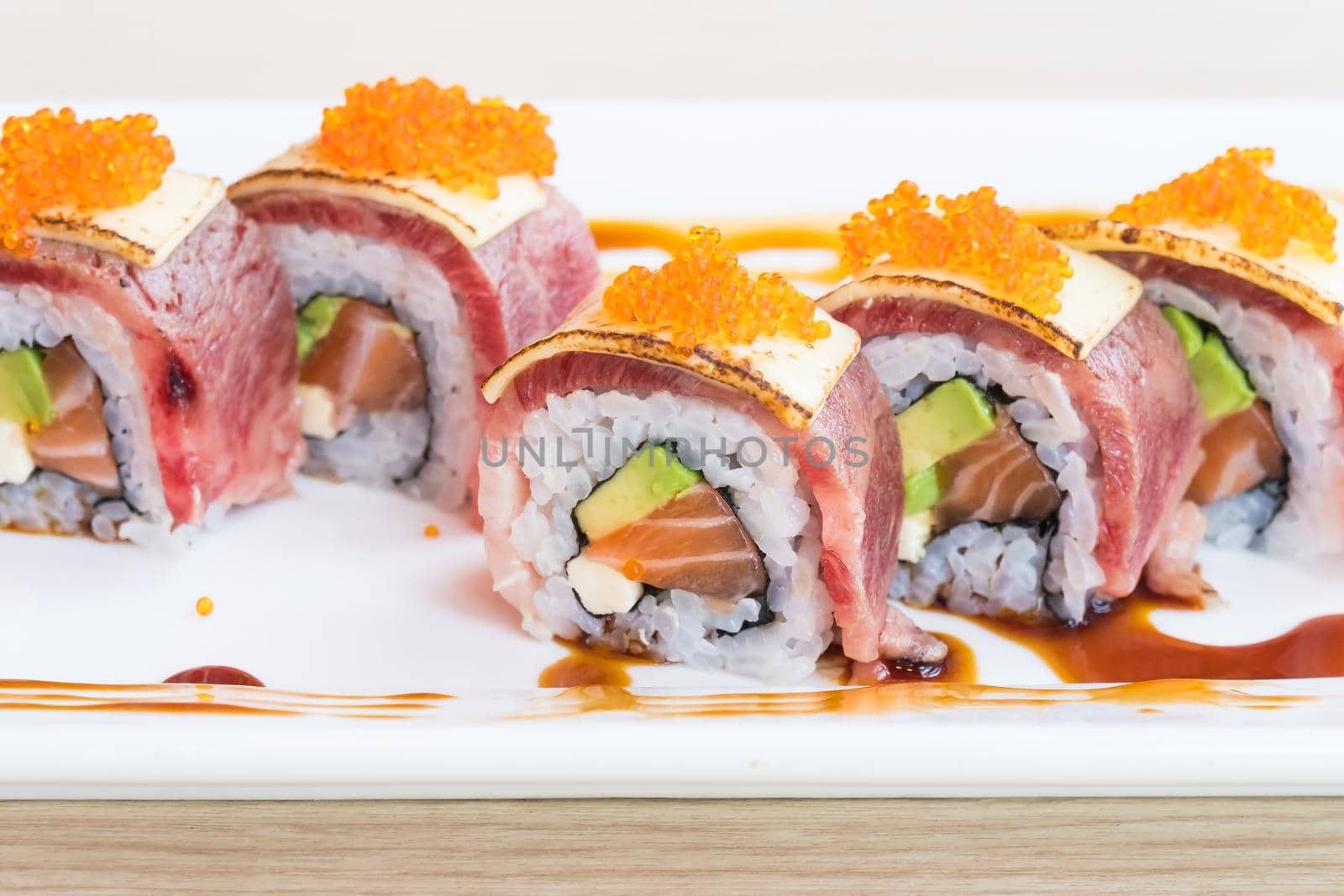 Sushi by mihavincadani