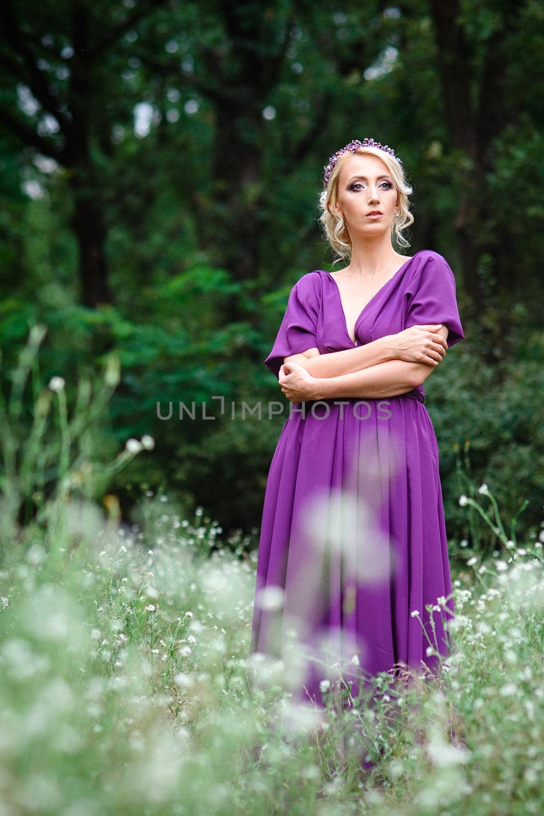 Girl model blonde in a lilac dress with a bouquet by Andreua