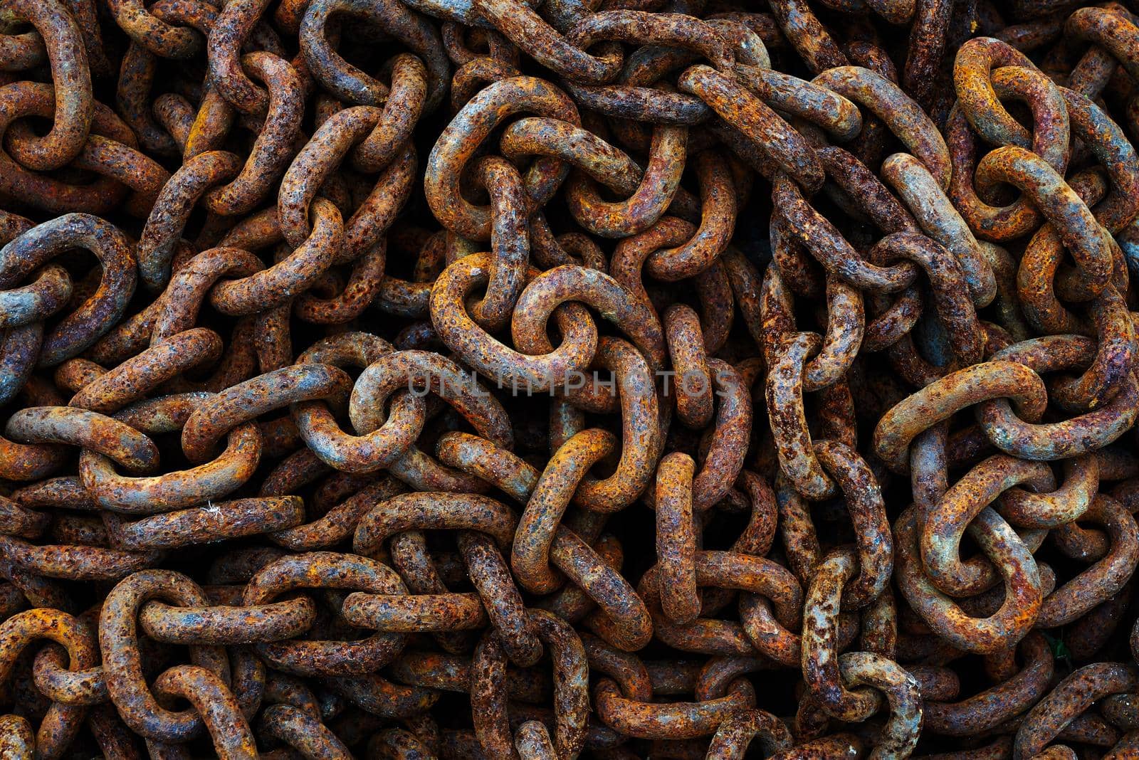 Dark and rusted chain showing the texture of rust and metal