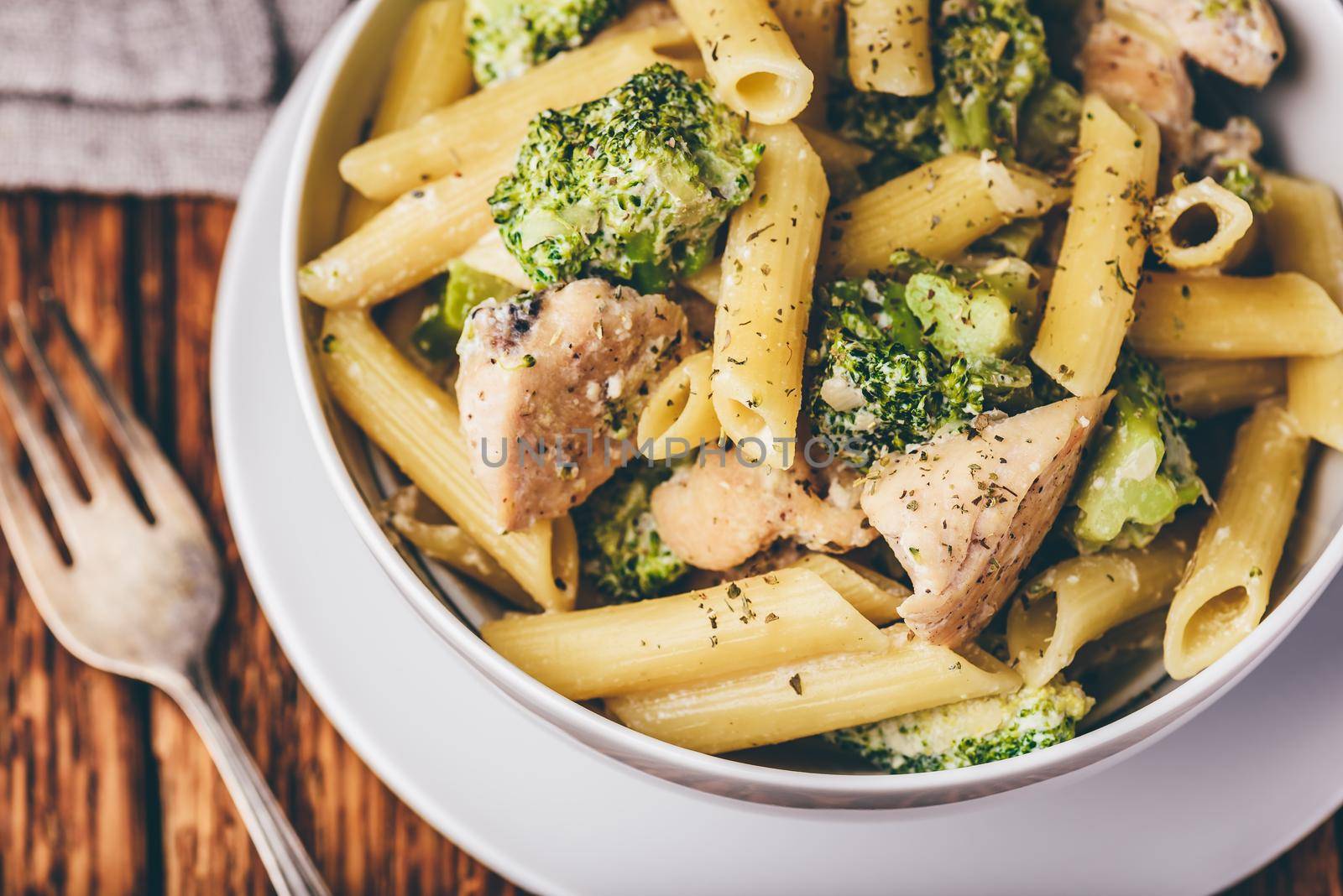 Creamy whole wheat pasta with chicken and broccoli