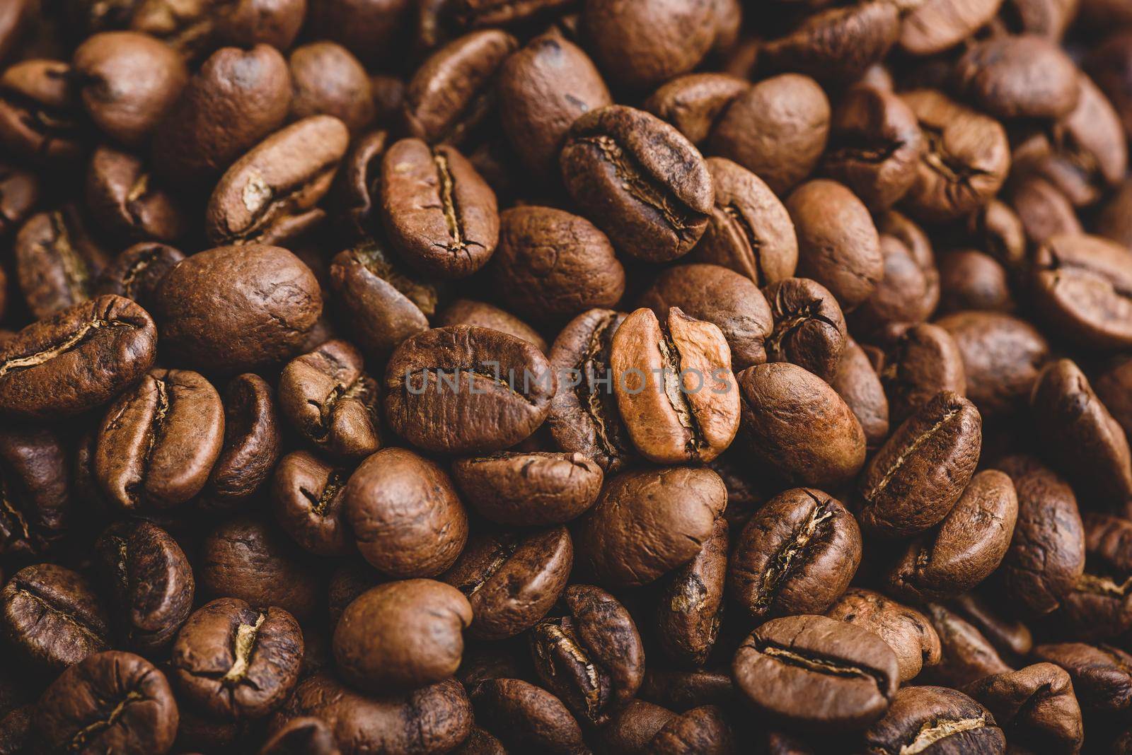 Fresh roasted coffee beans by Seva_blsv